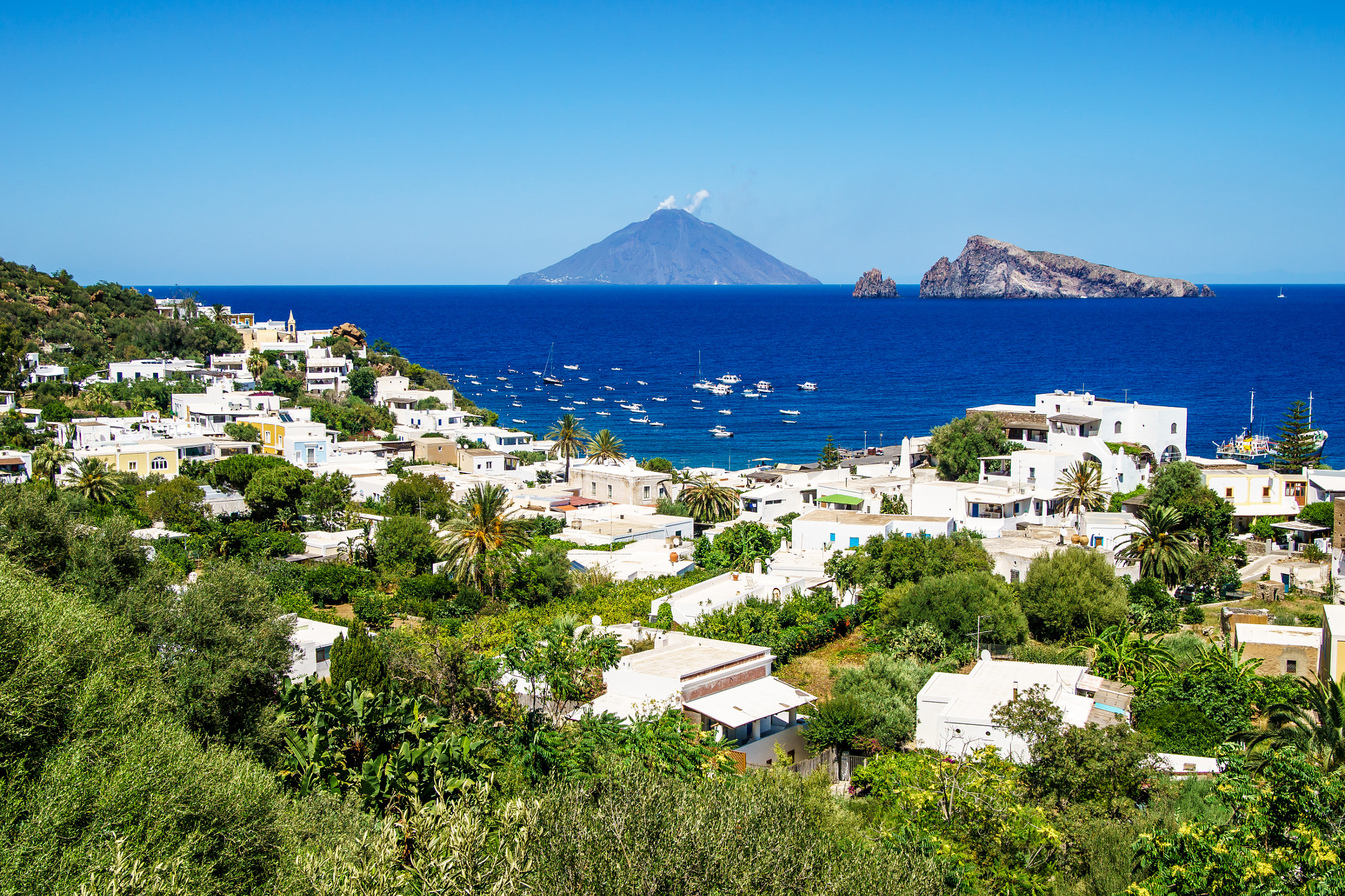 Sony ILCA-77M2 + Sigma 17-70mm F2.8-4.5 (D) sample photo. Mount stromboli seen from panarea island photography