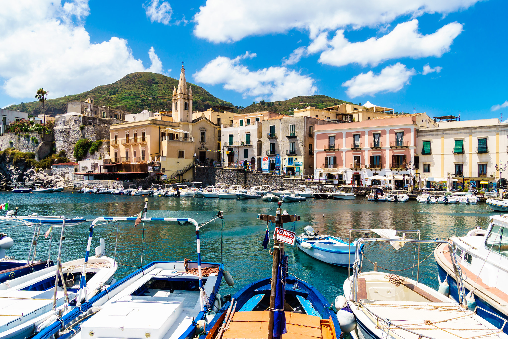 Sony ILCA-77M2 + Sigma 17-70mm F2.8-4.5 (D) sample photo. Lipari marina corta photography