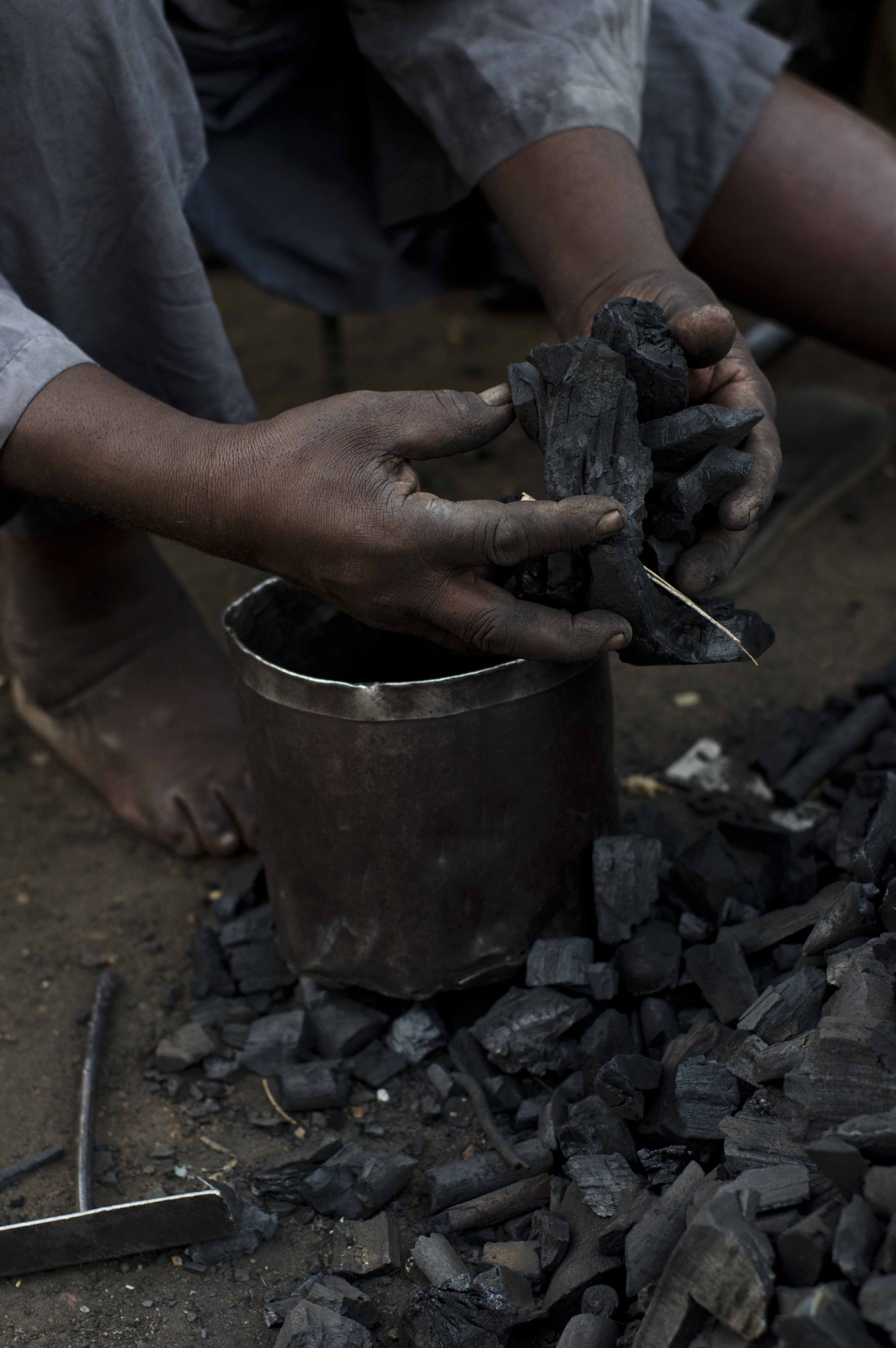 Pentax K-3 + Pentax smc FA 50mm F1.4 sample photo. Coal sellers in omdurman photography