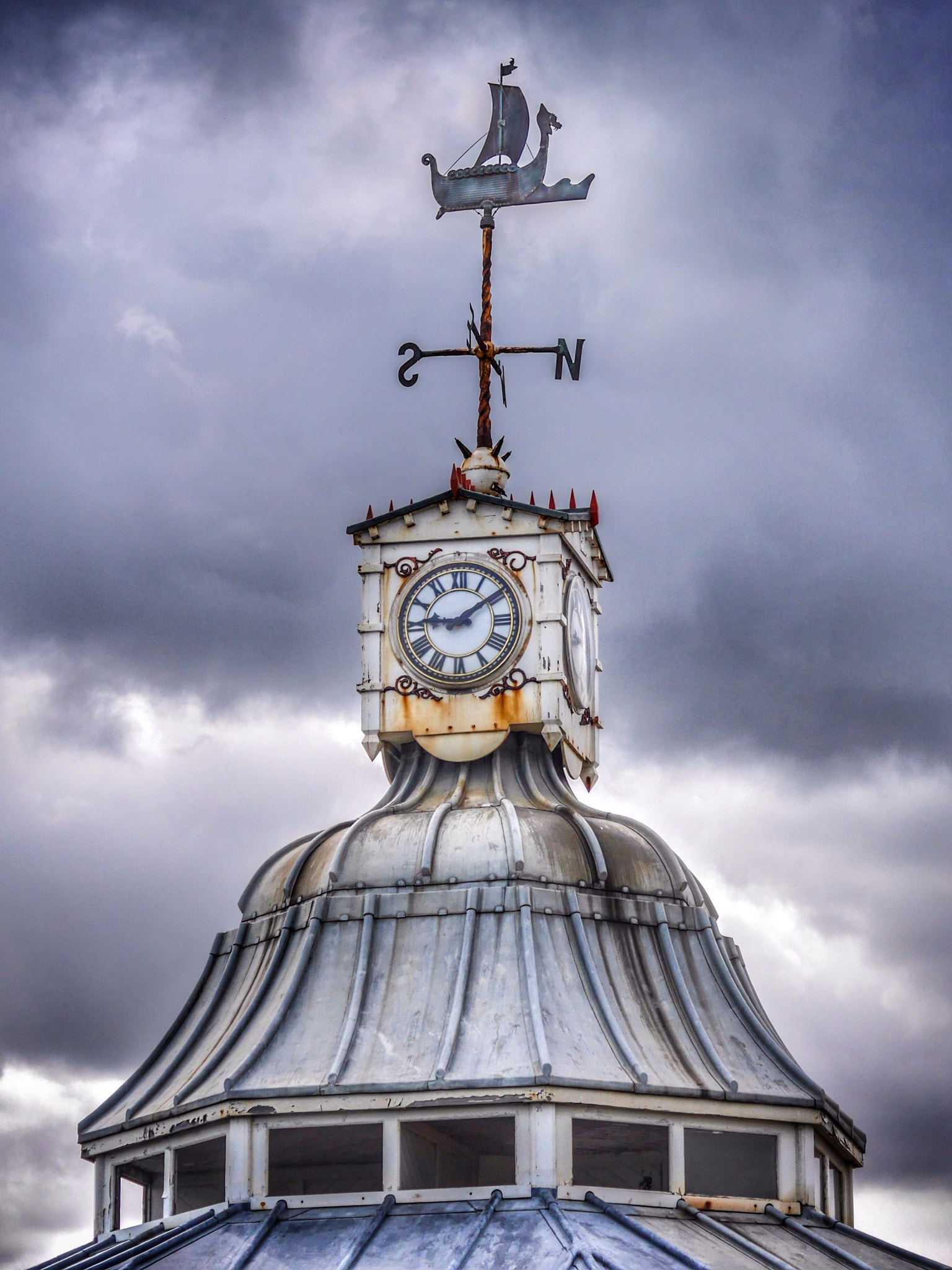 LUMIX G VARIO 45-150/F4.0-5.6 sample photo. Viking clock tower photography