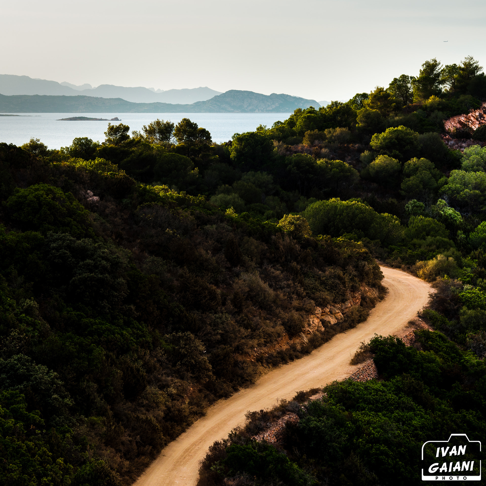 Nikon D90 + Nikon AF Nikkor 85mm F1.8D sample photo. Trail in sardinia photography
