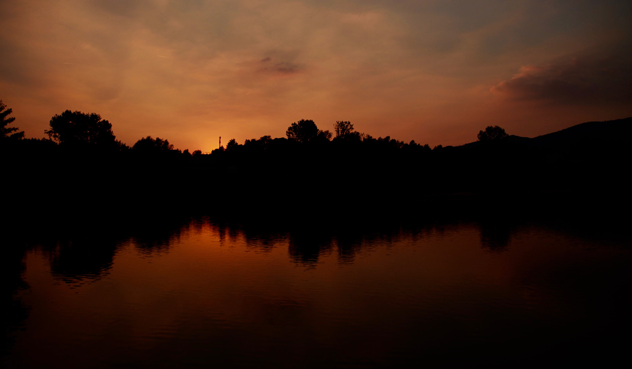 Canon EOS 1100D (EOS Rebel T3 / EOS Kiss X50) + Canon TS-E 90mm F2.8 Tilt-Shift sample photo. Dark sunset photography