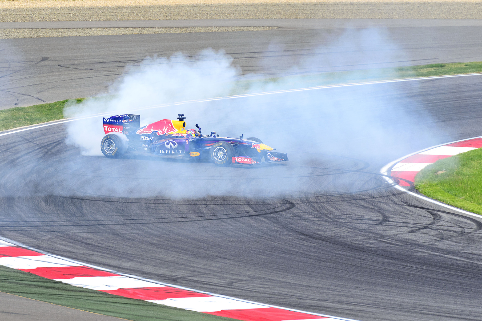 Nikon AF-S Nikkor 70-200mm F2.8G ED VR II sample photo. Red bull photography