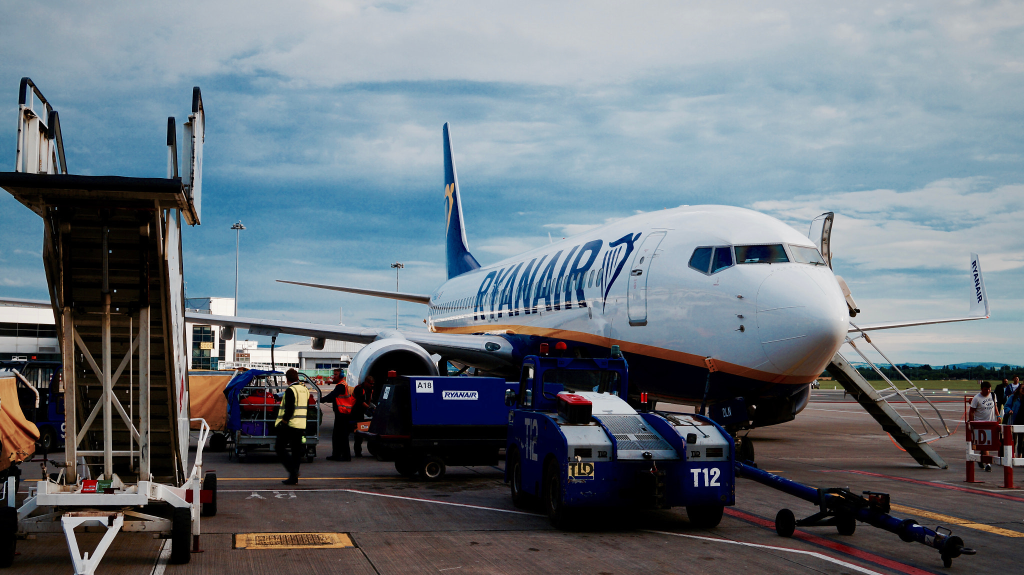 Sony E 18-50mm F4-5.6 sample photo. Dublin airport photography