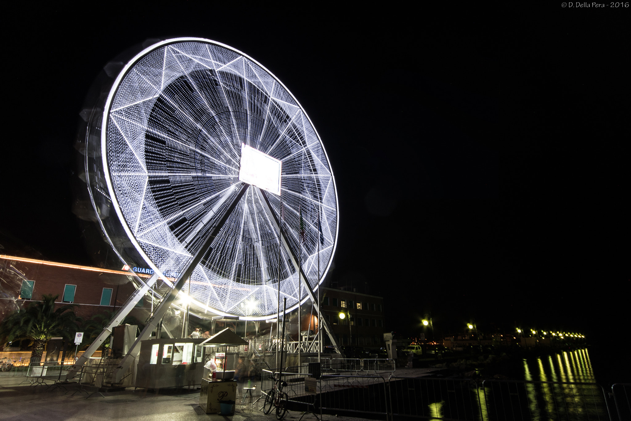 Sigma 10-20mm F4-5.6 EX DC HSM sample photo. Ruota panoramica molo photography