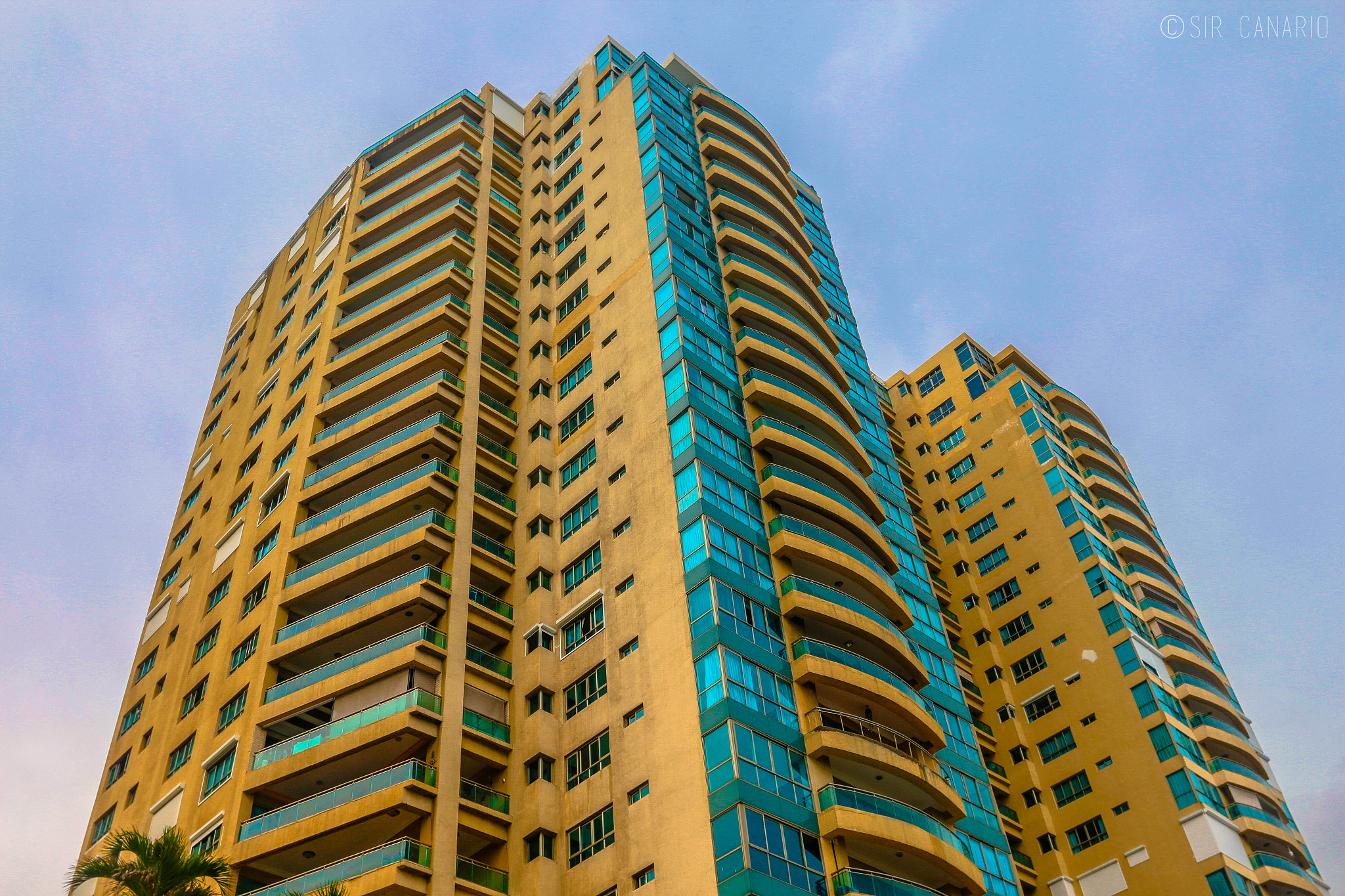Canon EF 20mm F2.8 USM sample photo. Malecon center photography