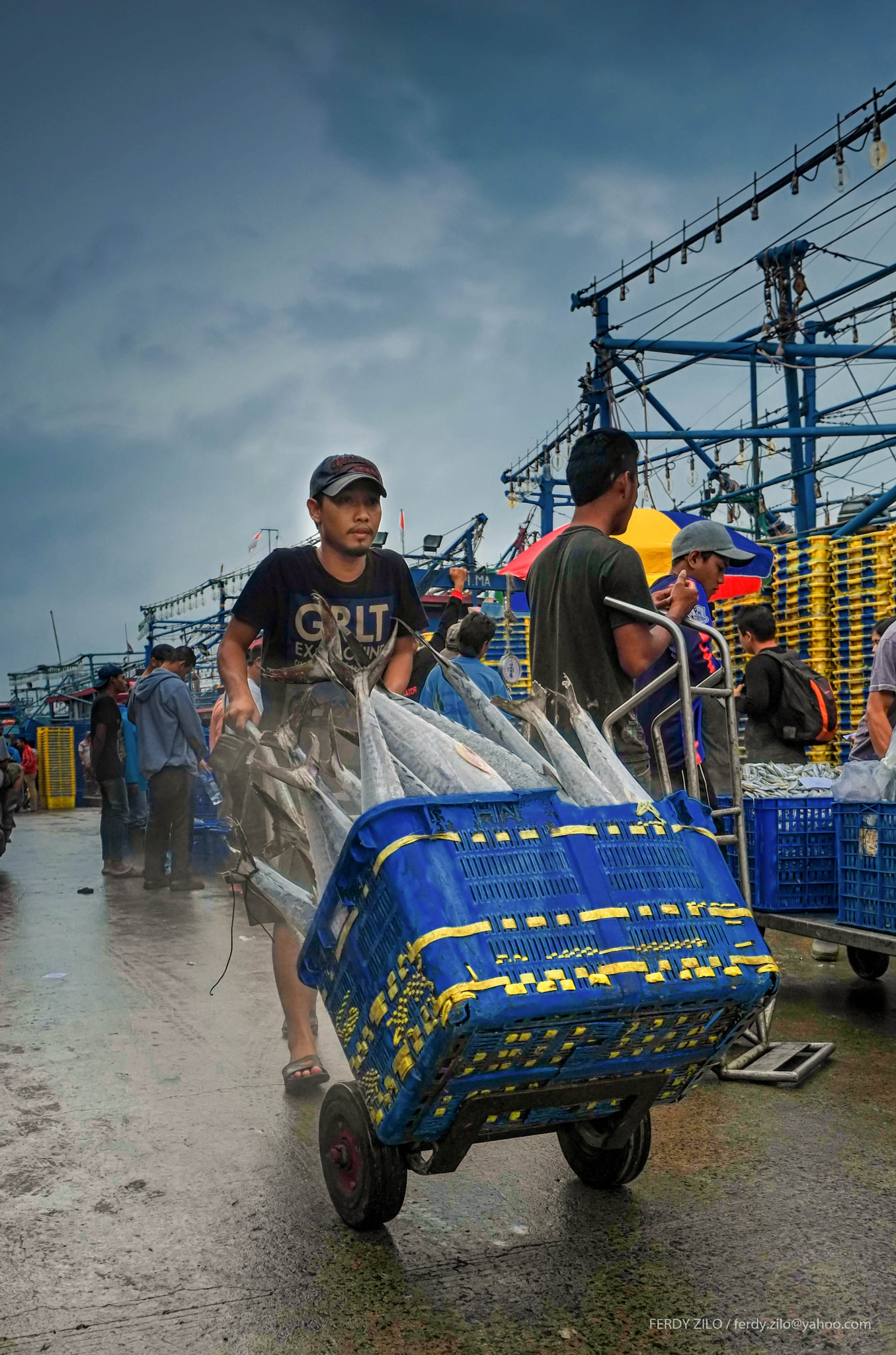 Fujifilm X-E1 + Fujifilm XF 10-24mm F4 R OIS sample photo. Fisherman photography