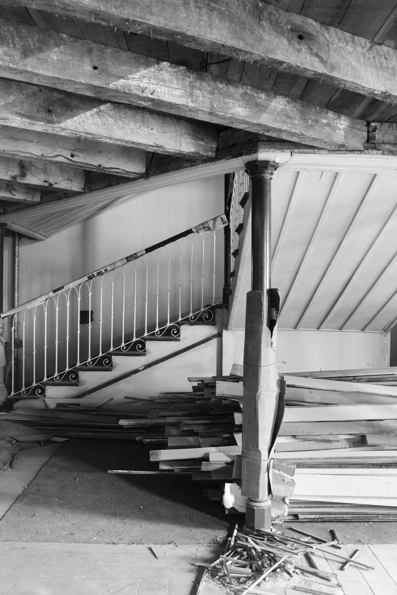 Canon EF-S 18-55mm F3.5-5.6 IS sample photo. Stairs photography