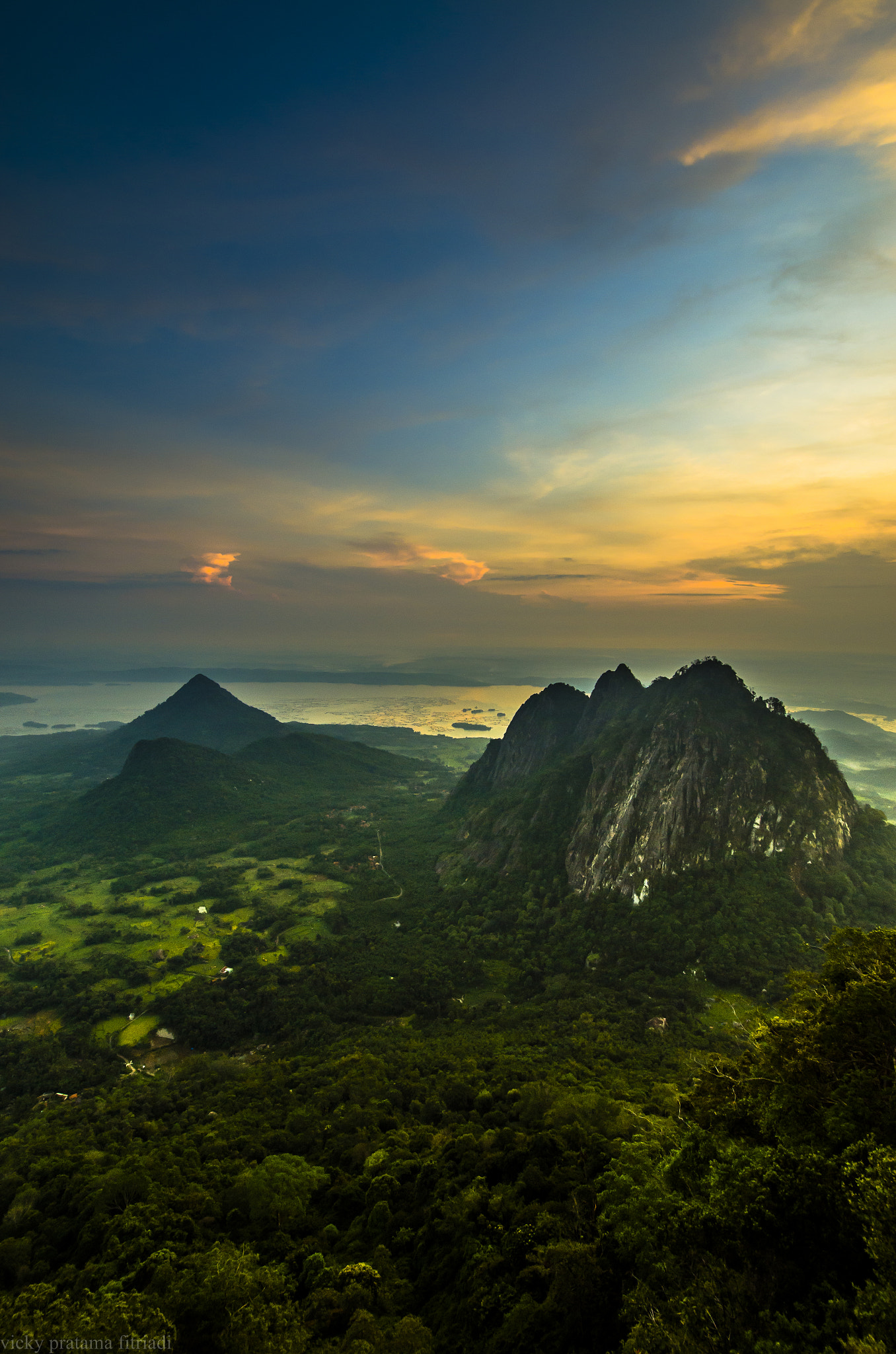 Samyang 14mm F2.8 ED AS IF UMC sample photo. Knocking heaven doors photography