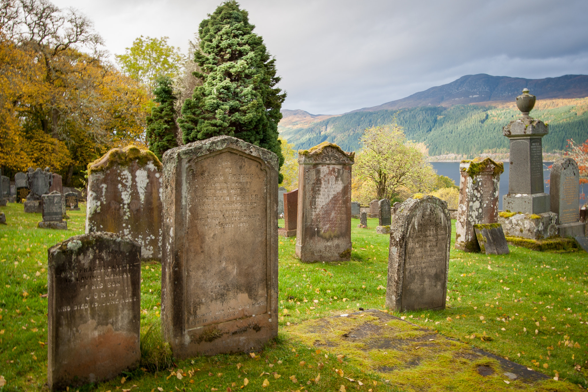 Canon EF-S 10-22mm F3.5-4.5 USM sample photo. A graveyard on the bank of the loch ness photography