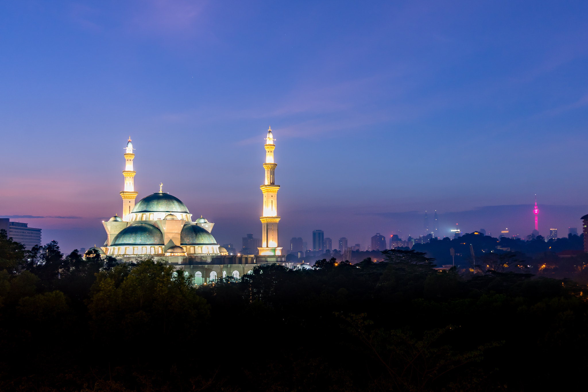 Sony a7R + Sony FE 24-70mm F2.8 GM sample photo. The federal territory mosque, kuala lumpur malaysia at sunrise photography