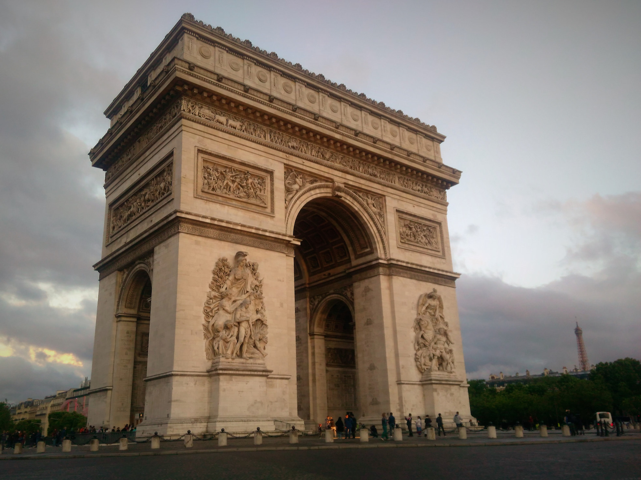 ZTE V5 MAX sample photo. L'arc de triomphe de l'Étoile.jpg photography