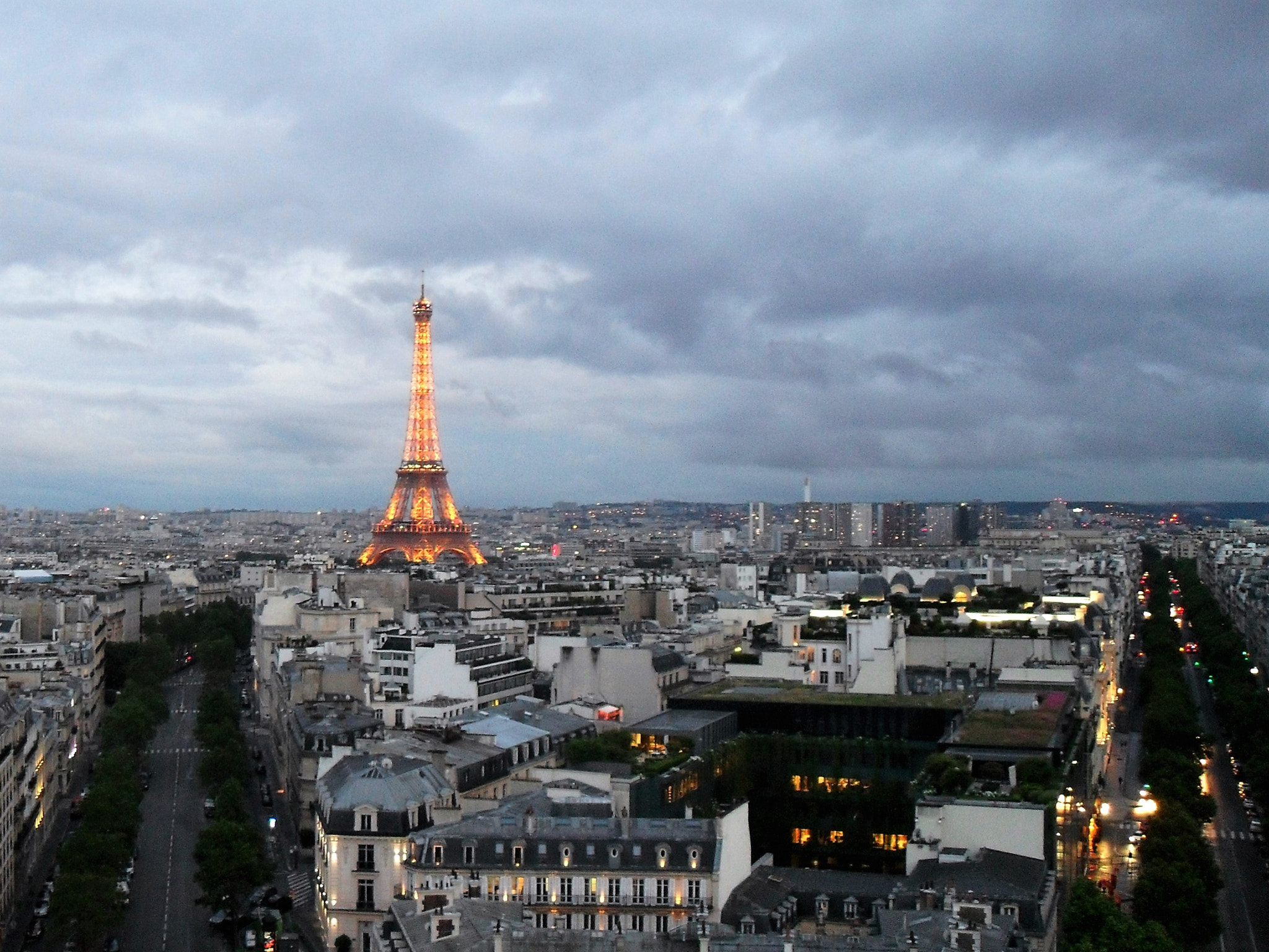 Samsung PL50 / VLUU PL50 /  SL202 sample photo. Effel tower at night photography