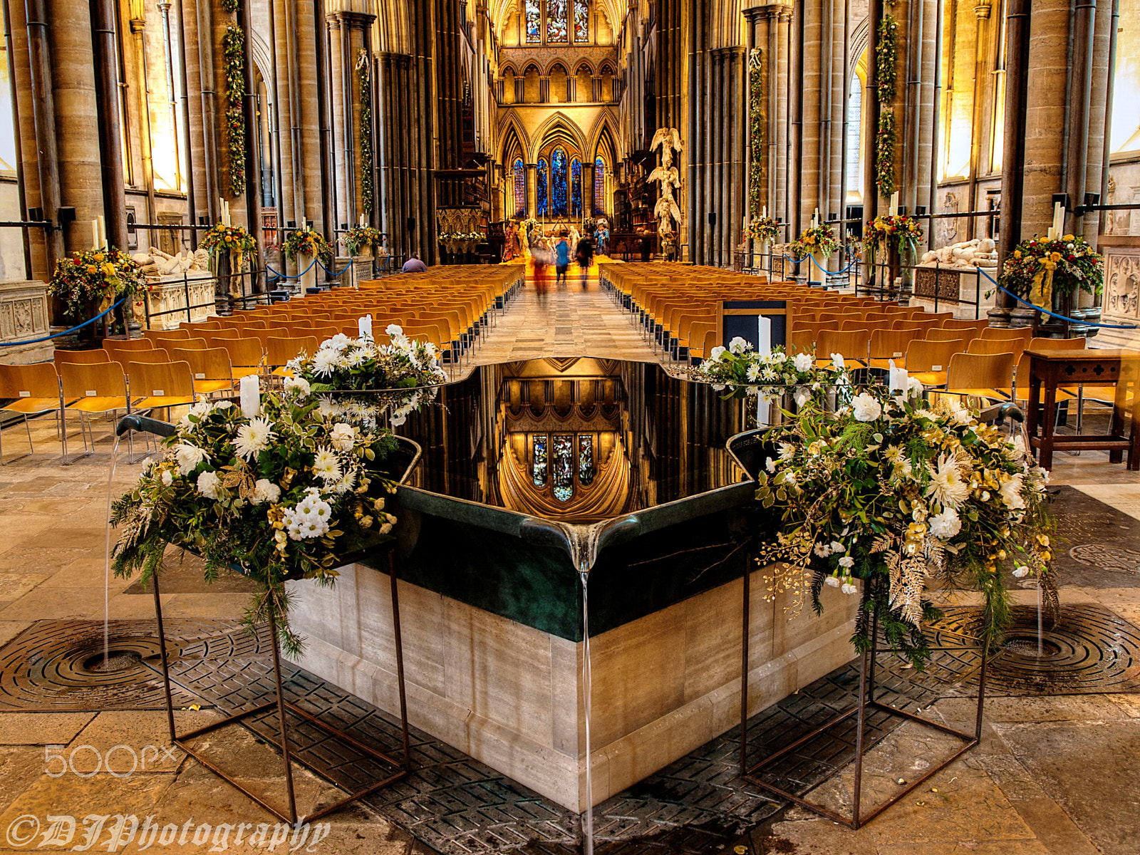 Olympus E-620 (EVOLT E-620) + OLYMPUS 14-42mm Lens sample photo. The font at salisbury cathedral photography