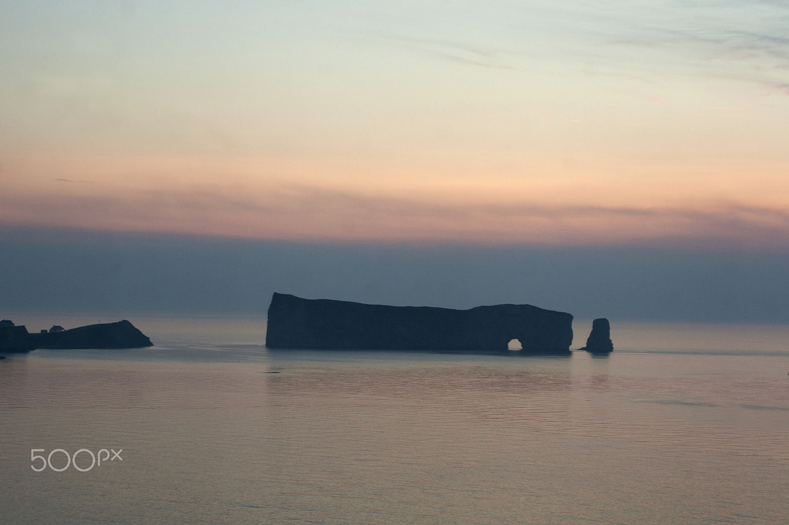 Sony Alpha DSLR-A700 + Sigma 17-70mm F2.8-4.5 (D) sample photo. Rocher percé photography