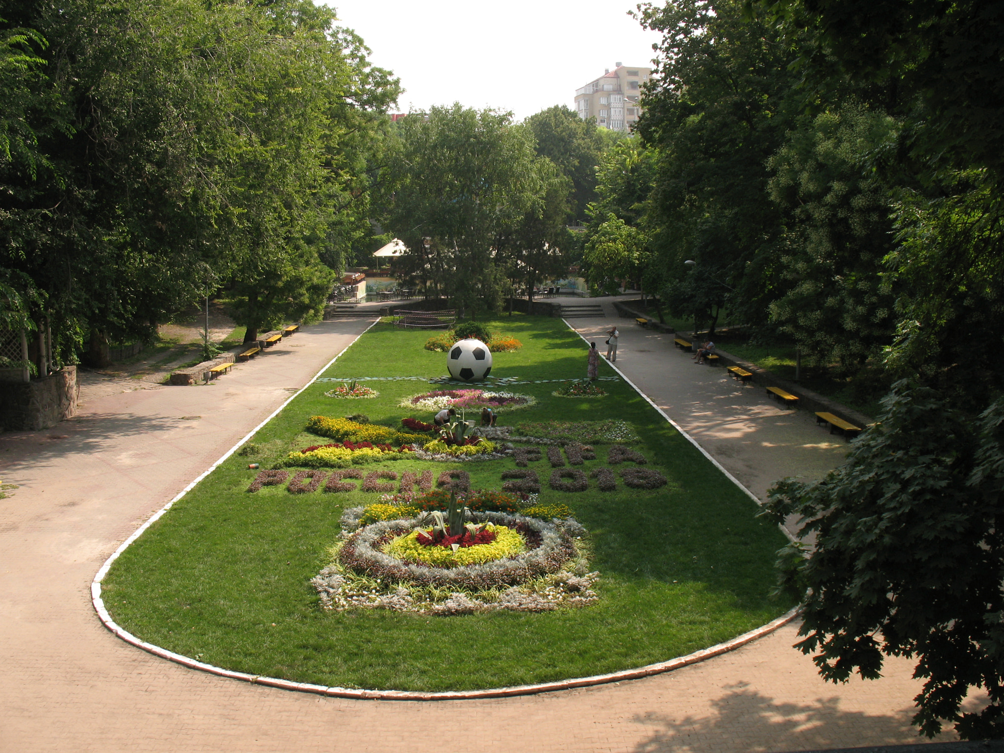 Canon POWERSHOT A630 sample photo. In the city park in rostov-on photography