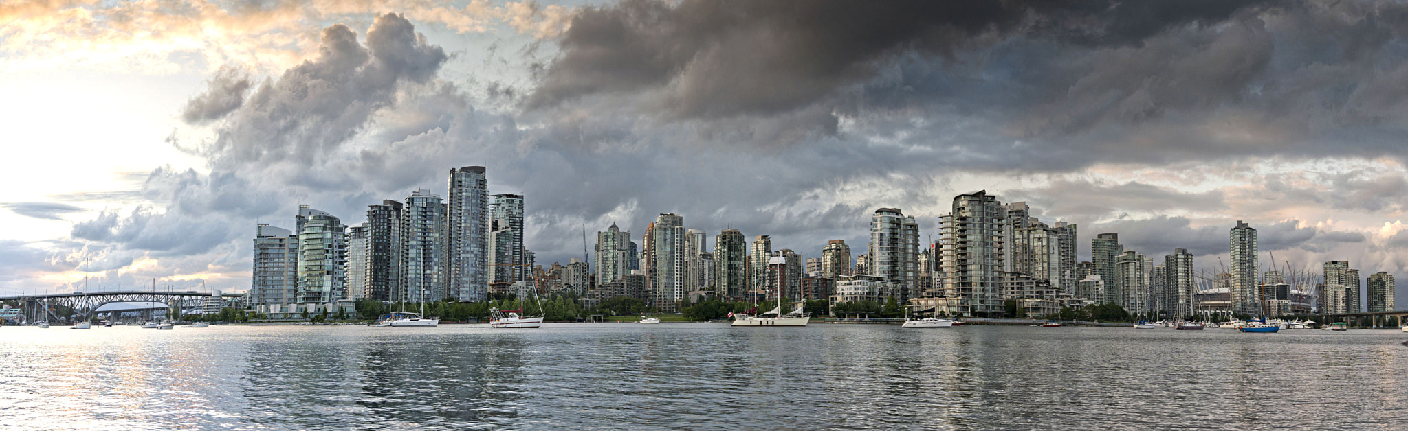 Sony Alpha NEX-6 + Sony E 18-200mm F3.5-6.3 OSS sample photo. Vancouver downtown panorama photography