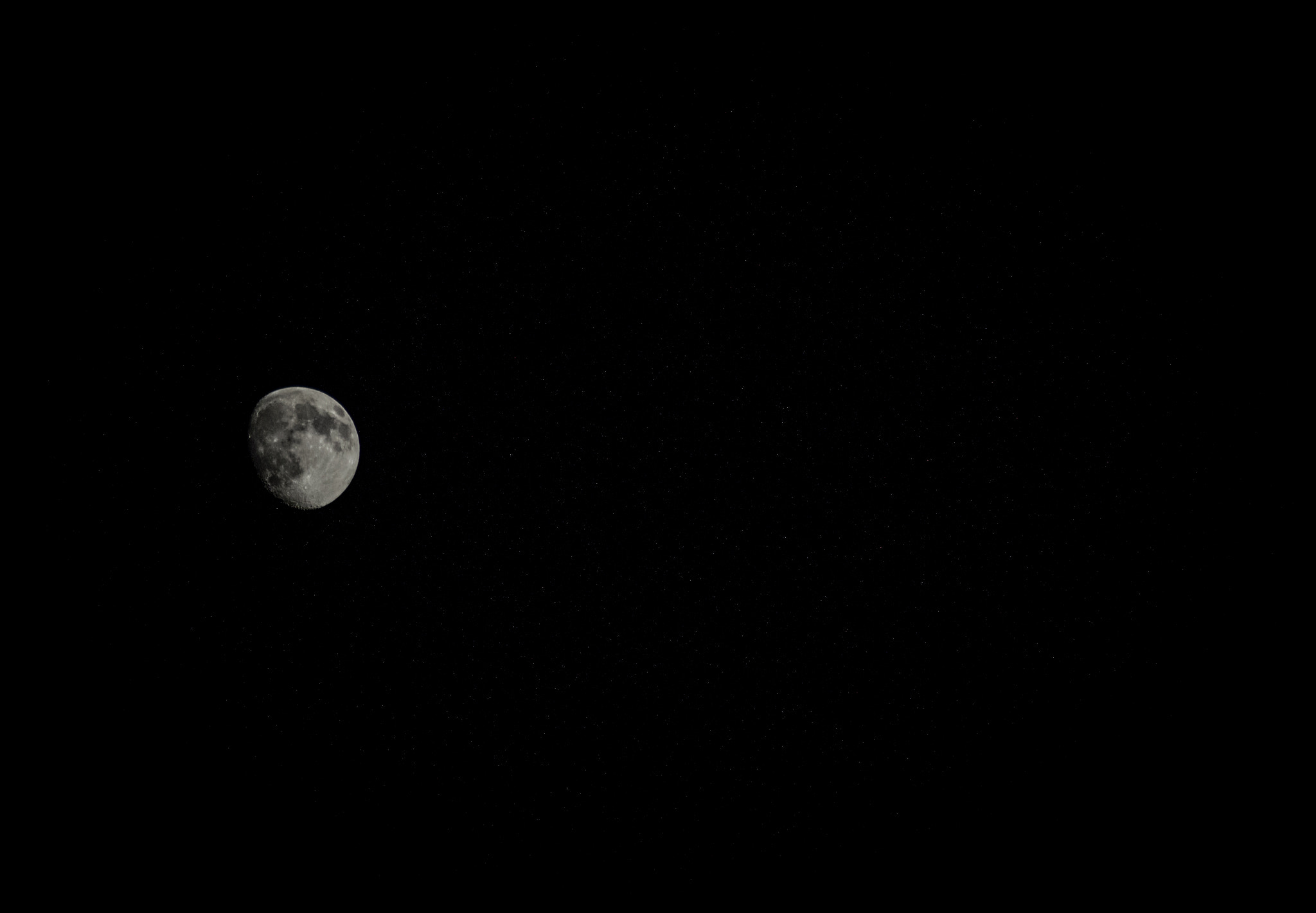 Nikon D3200 + AF Nikkor 70-210mm f/4-5.6 sample photo. Lonely moon photography