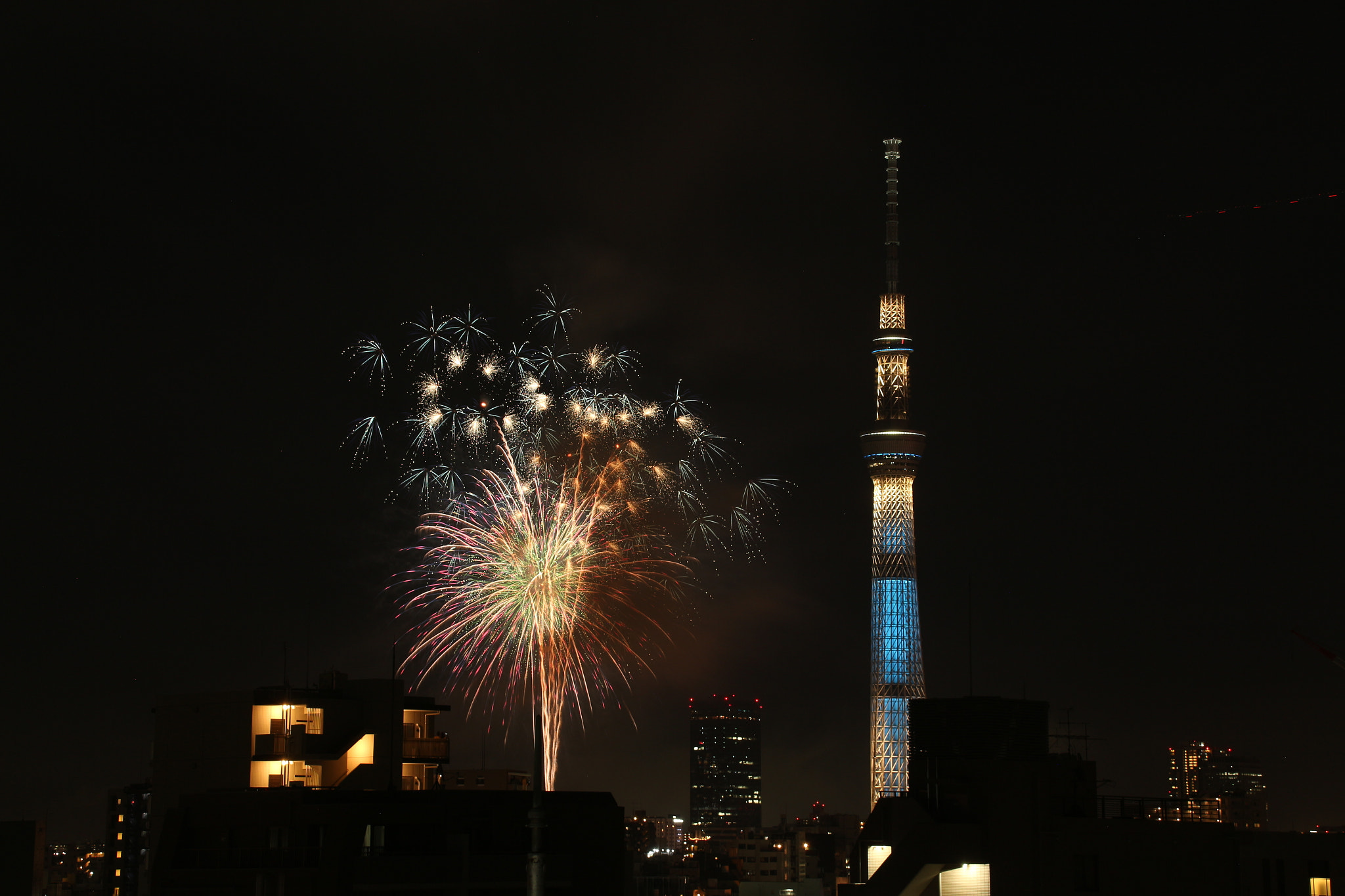 Canon EOS 700D (EOS Rebel T5i / EOS Kiss X7i) + Canon EF 50mm f/1.8 sample photo. Sumidagawa fireworks festival, tokyo, japan. photography