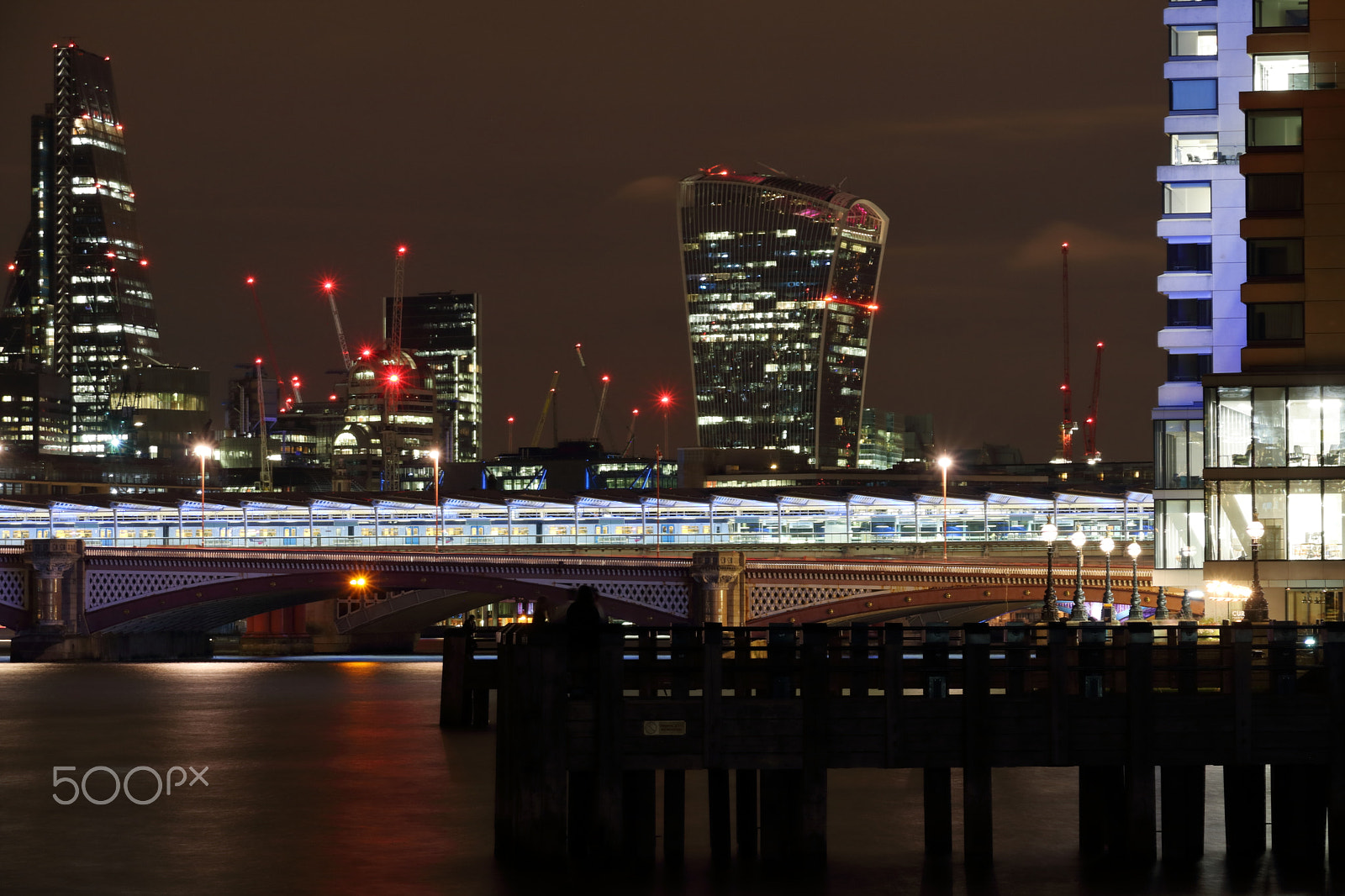 Canon EOS 750D (EOS Rebel T6i / EOS Kiss X8i) sample photo. London's 'the walkie-talkie' at night photography