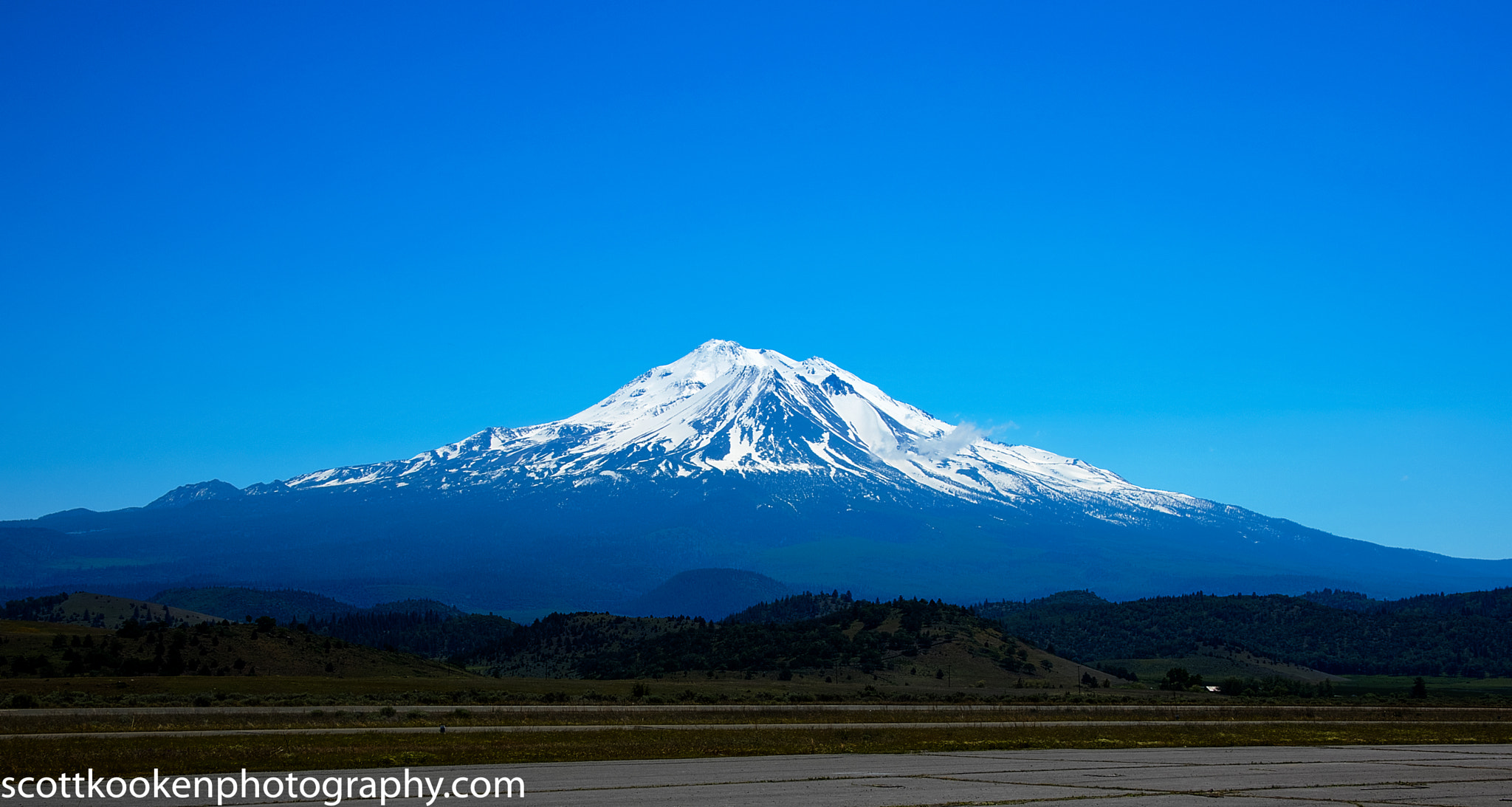 Nikon D5500 + Nikon AF-S DX Nikkor 18-300mm F3.5-5.6G ED VR sample photo. Mt shasta pano photography