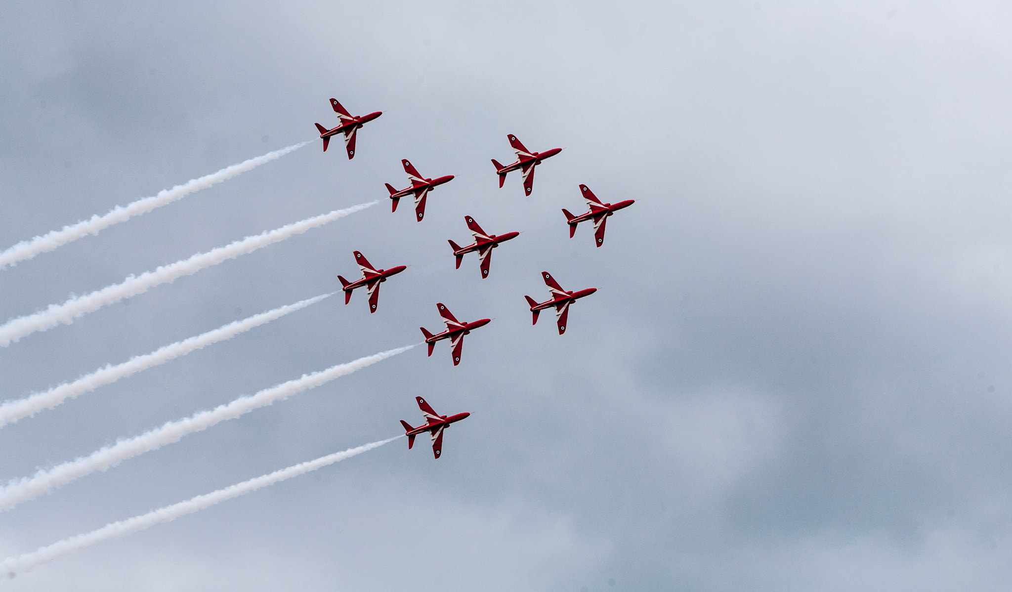 Canon EF 75-300mm f/4-5.6 USM sample photo. Raf red arrows in formation photography