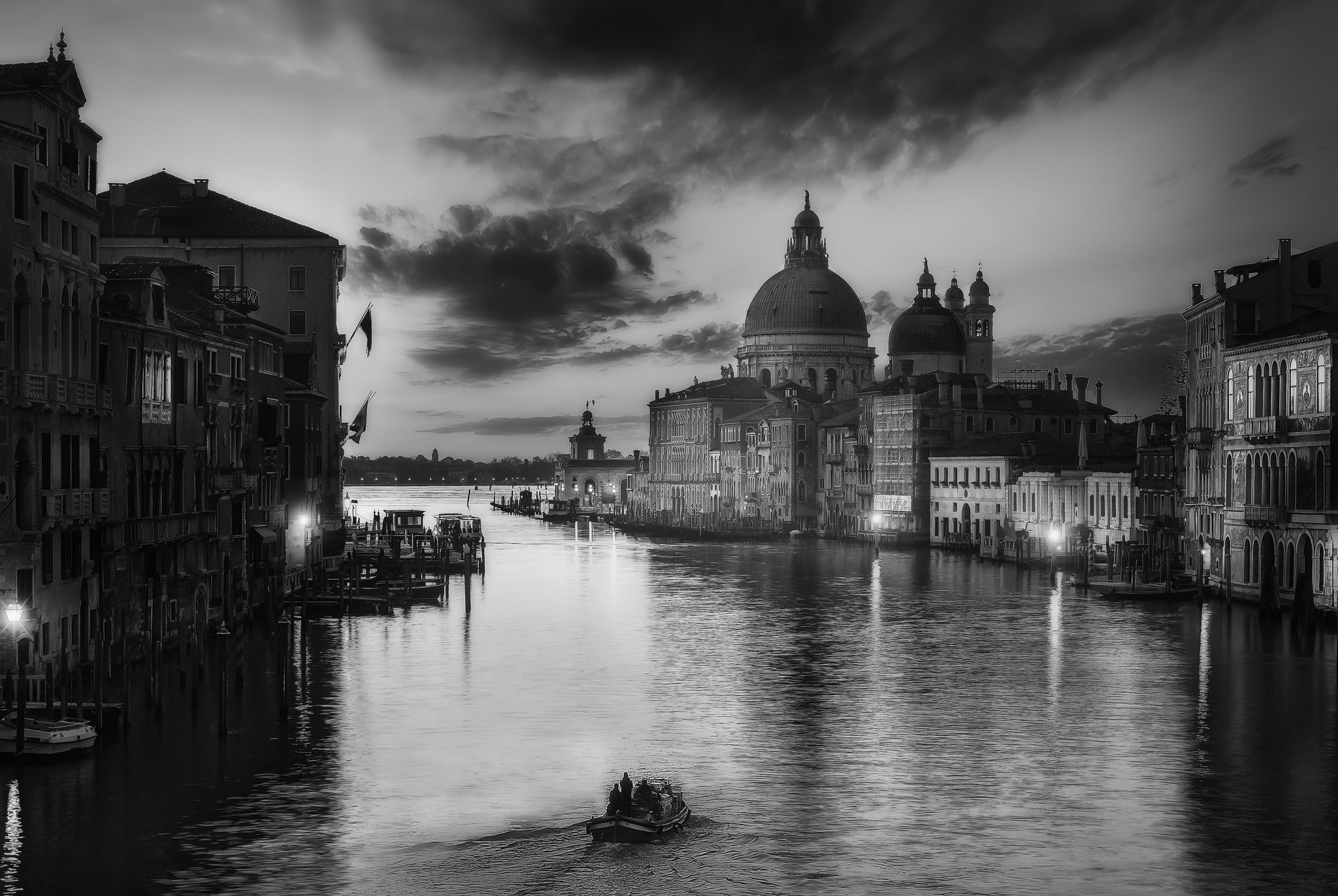 Sigma 10-20mm F4-5.6 EX DC HSM sample photo. Venetian paths 22 photography