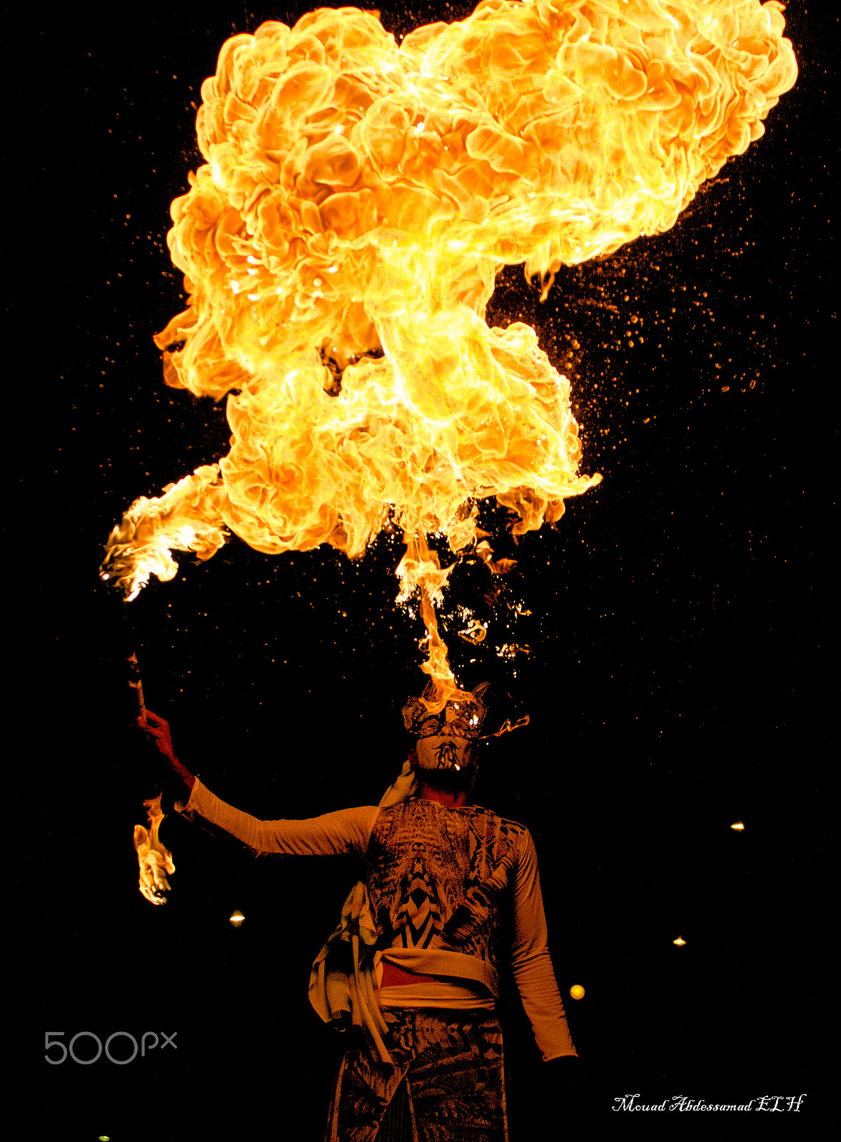 Canon EF-S 18-55mm F3.5-5.6 IS sample photo. Acrobat feu photography