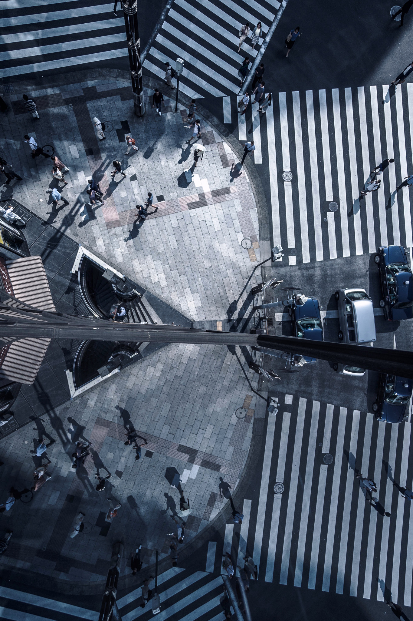 Sony a7 + Sony E 10-18mm F4 OSS sample photo. Crossing photography