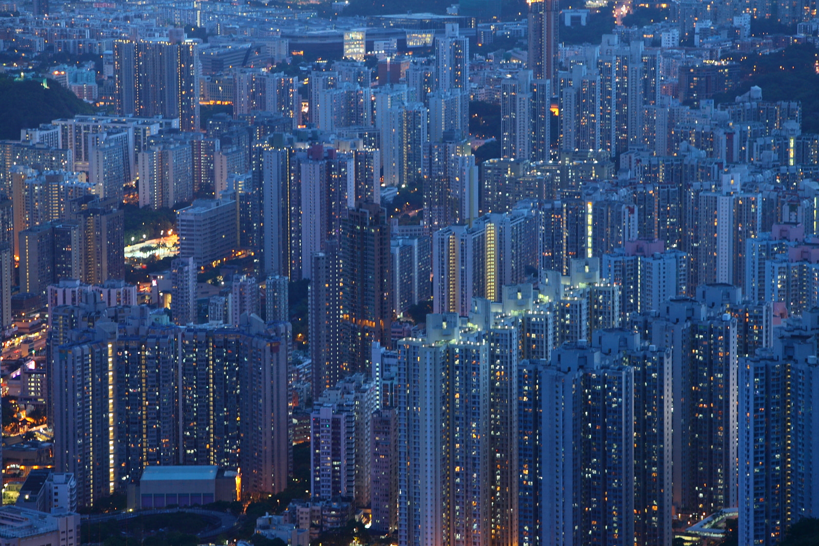 Canon EF 70-200mm F2.8L IS USM sample photo. Sleepless city photography