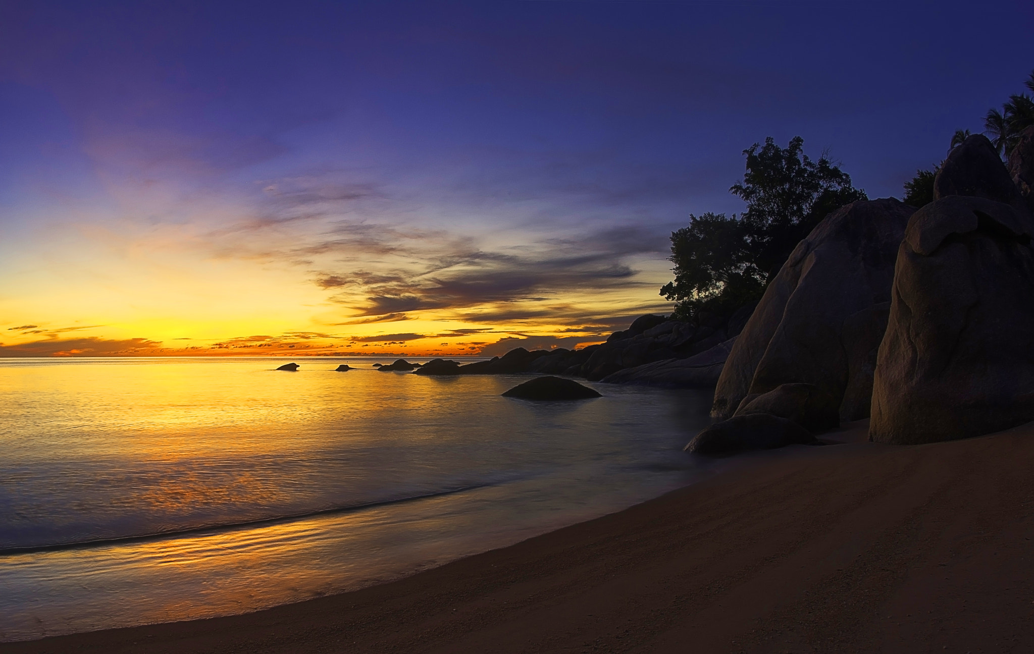 Nikon D200 + Nikon AF Fisheye-Nikkor 16mm F2.8D sample photo. Let there be light photography