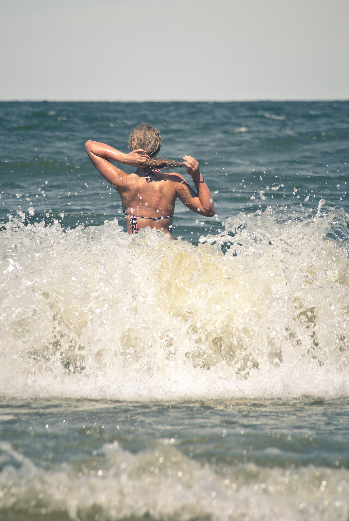 Sony Alpha DSLR-A330 sample photo. Woman and sea photography