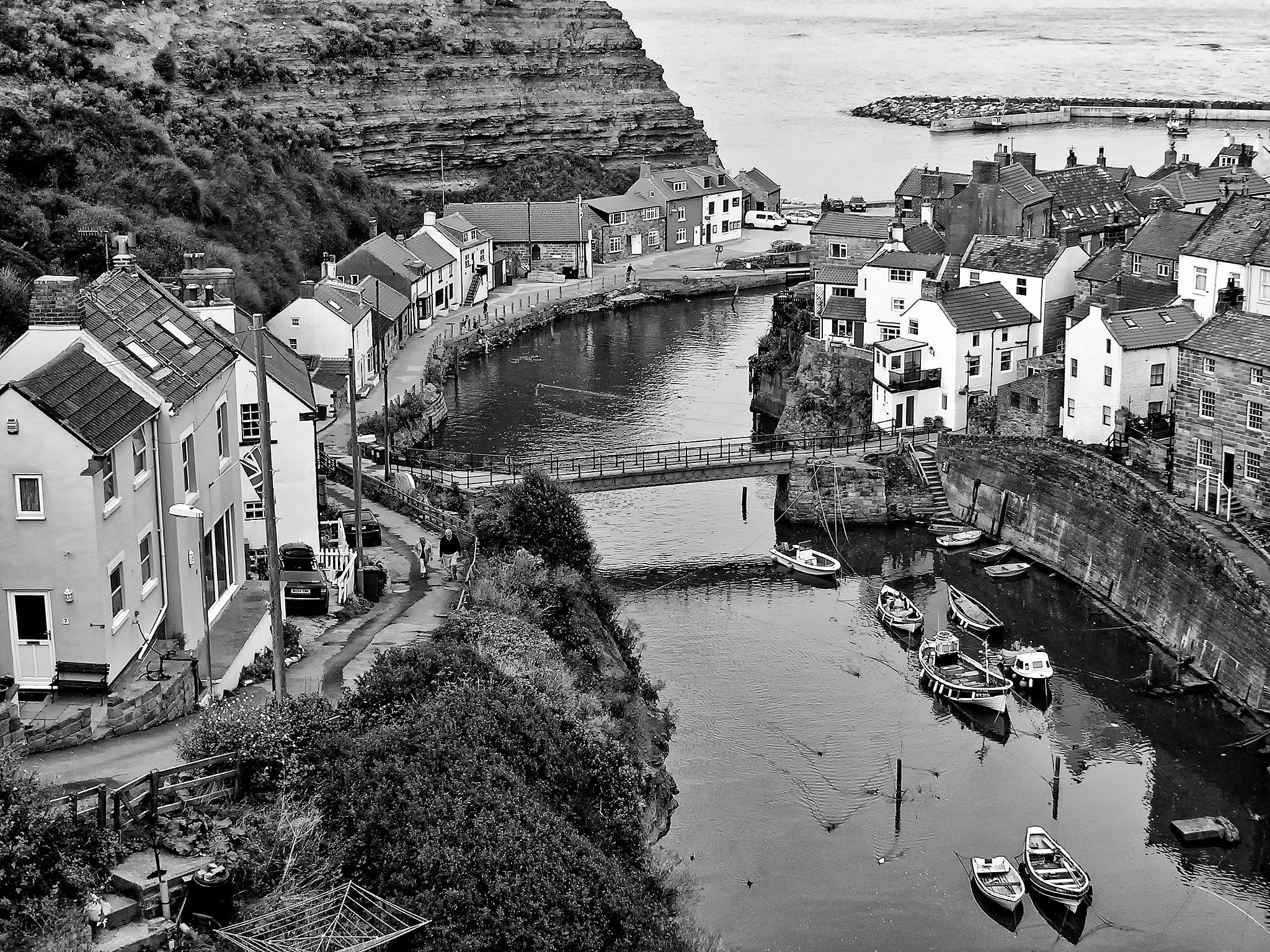 Olympus C5060WZ sample photo. Staithes, north yorkshire photography