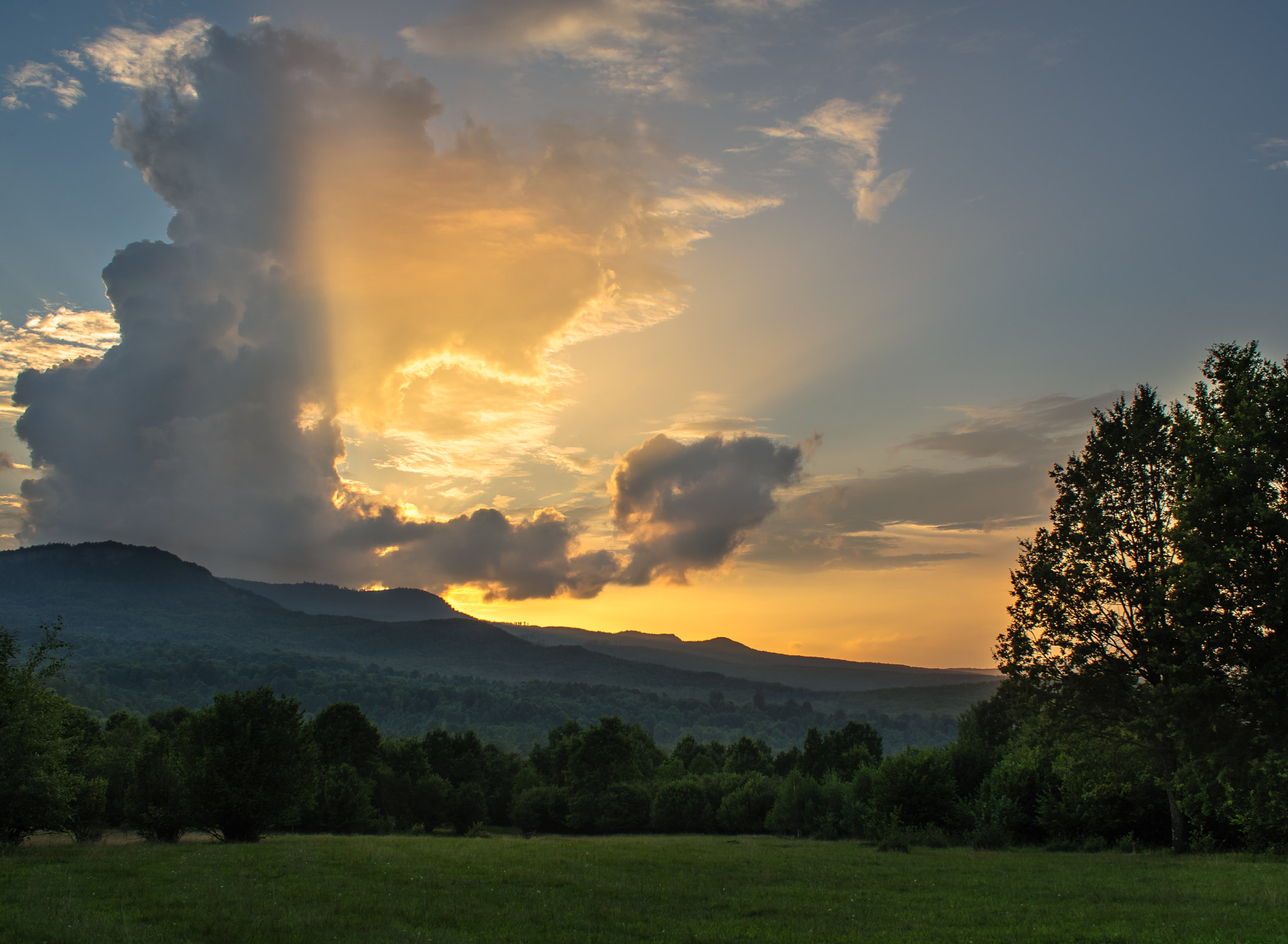AF Zoom-Nikkor 28-85mm f/3.5-4.5 sample photo. Stormy sunset photography