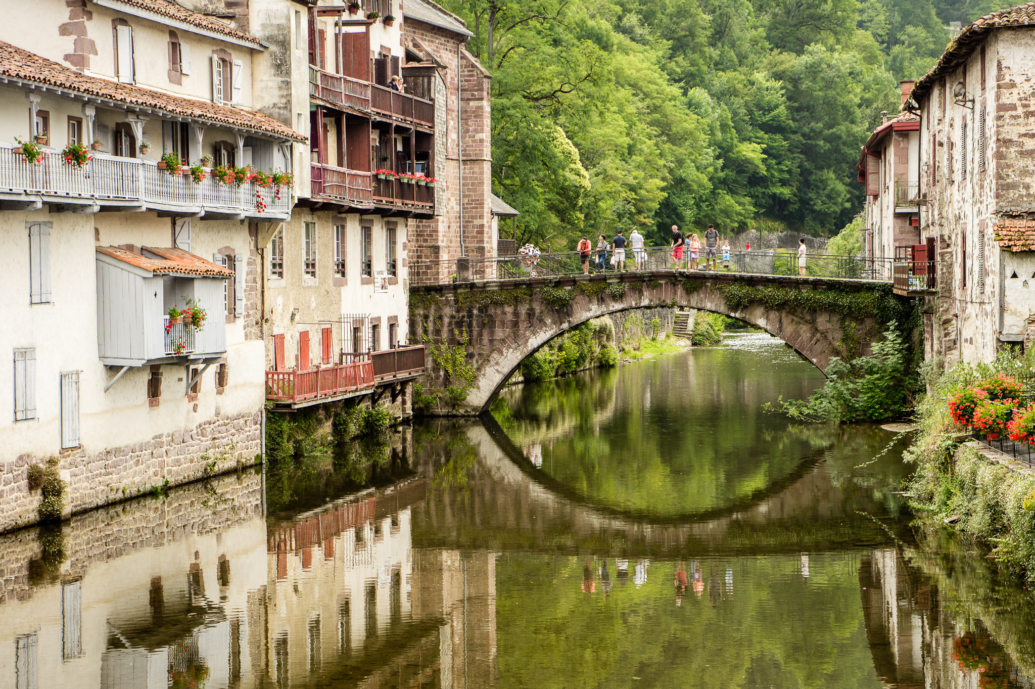 Sony Alpha NEX-5 + E 50mm F1.8 OSS sample photo. Saint-jean-pied-de-port photography