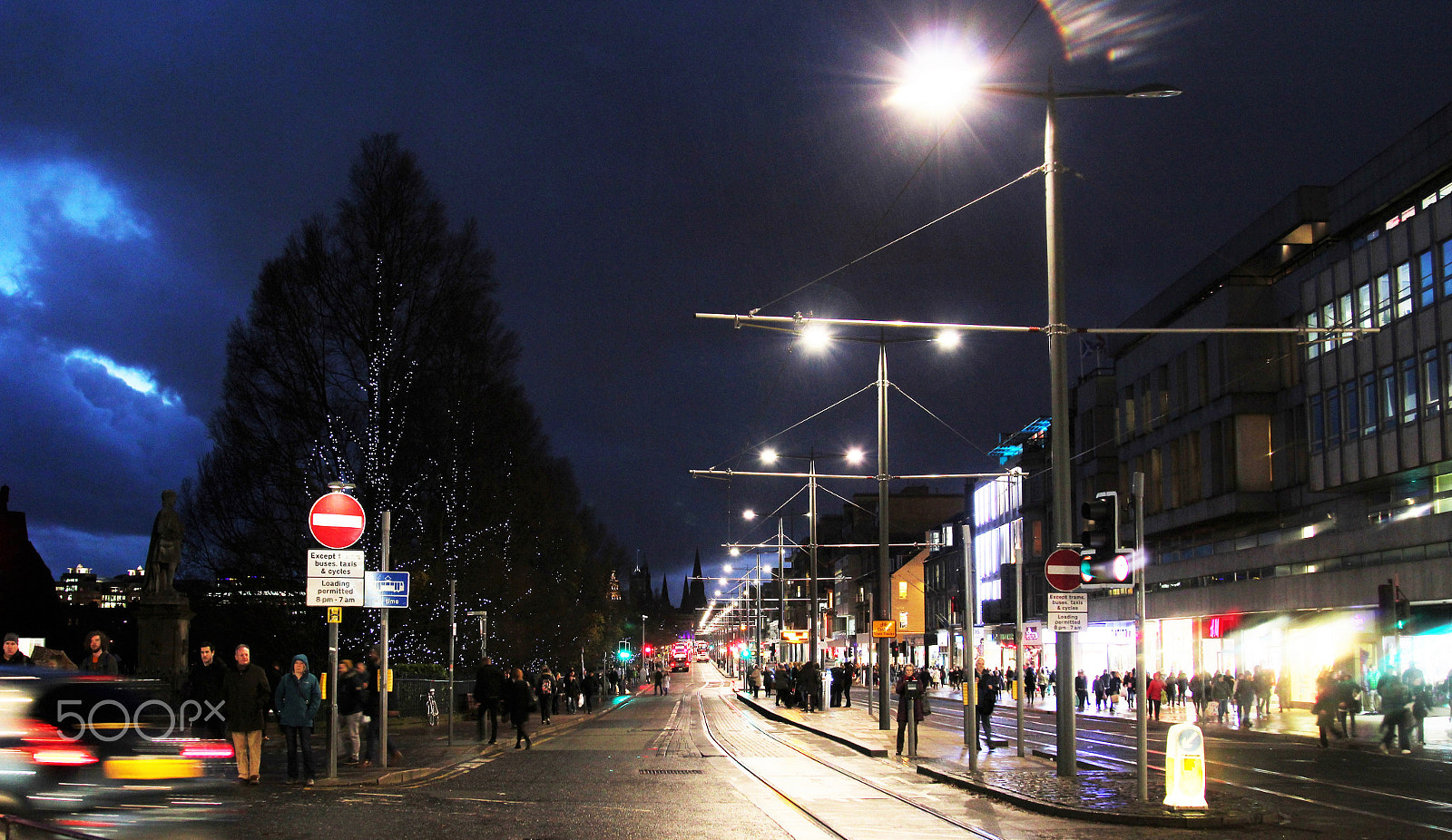 Canon EOS 550D (EOS Rebel T2i / EOS Kiss X4) sample photo. At night photography