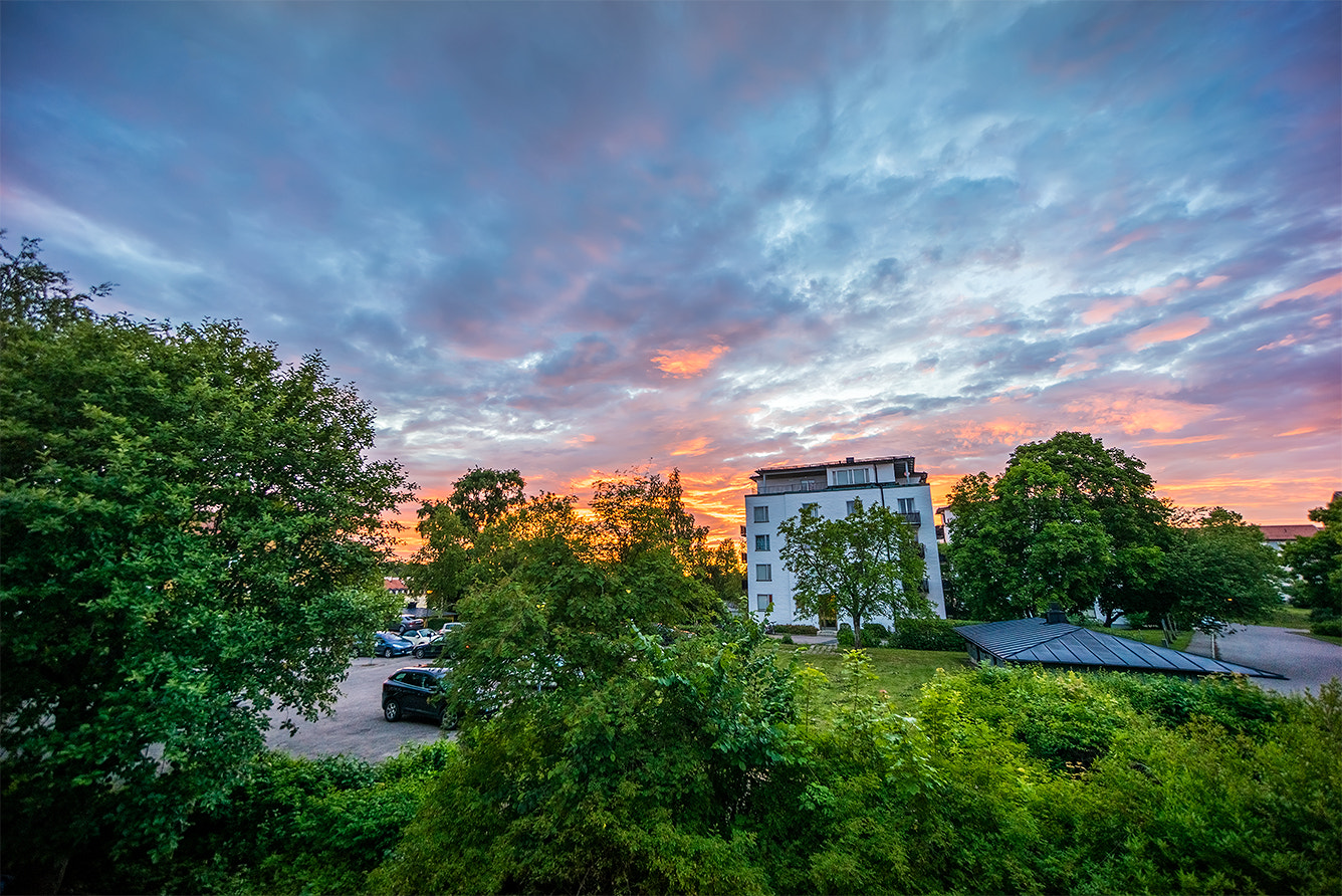 Sony a7R + Sony E 10-18mm F4 OSS sample photo. Fallin into the sunset photography