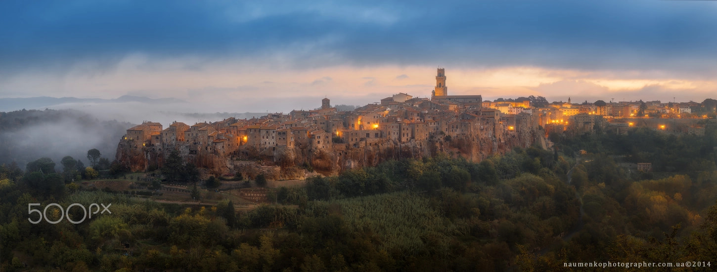 Tamron 18-270mm F3.5-6.3 Di II PZD sample photo. Italy. tuscany. the sunrises in the city of pitigl photography