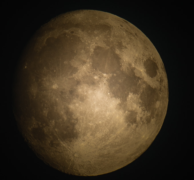 Canon EOS-1Ds Mark III + Canon EF 100-400mm F4.5-5.6L IS USM sample photo. Moon portrait photography