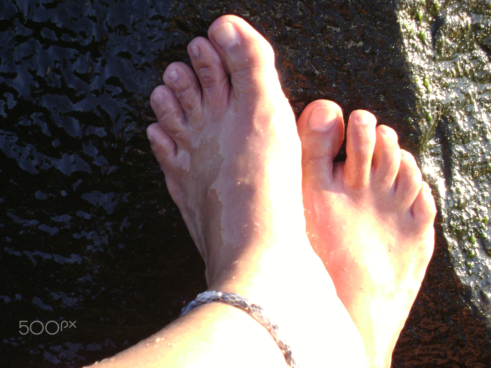 Sony DSC-S700 sample photo. Wet feet on a rock photography