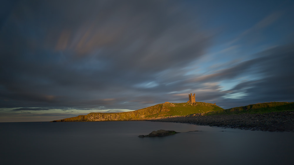 Sigma 10-20mm F3.5 EX DC HSM sample photo. Golden light, dunstanburgh photography