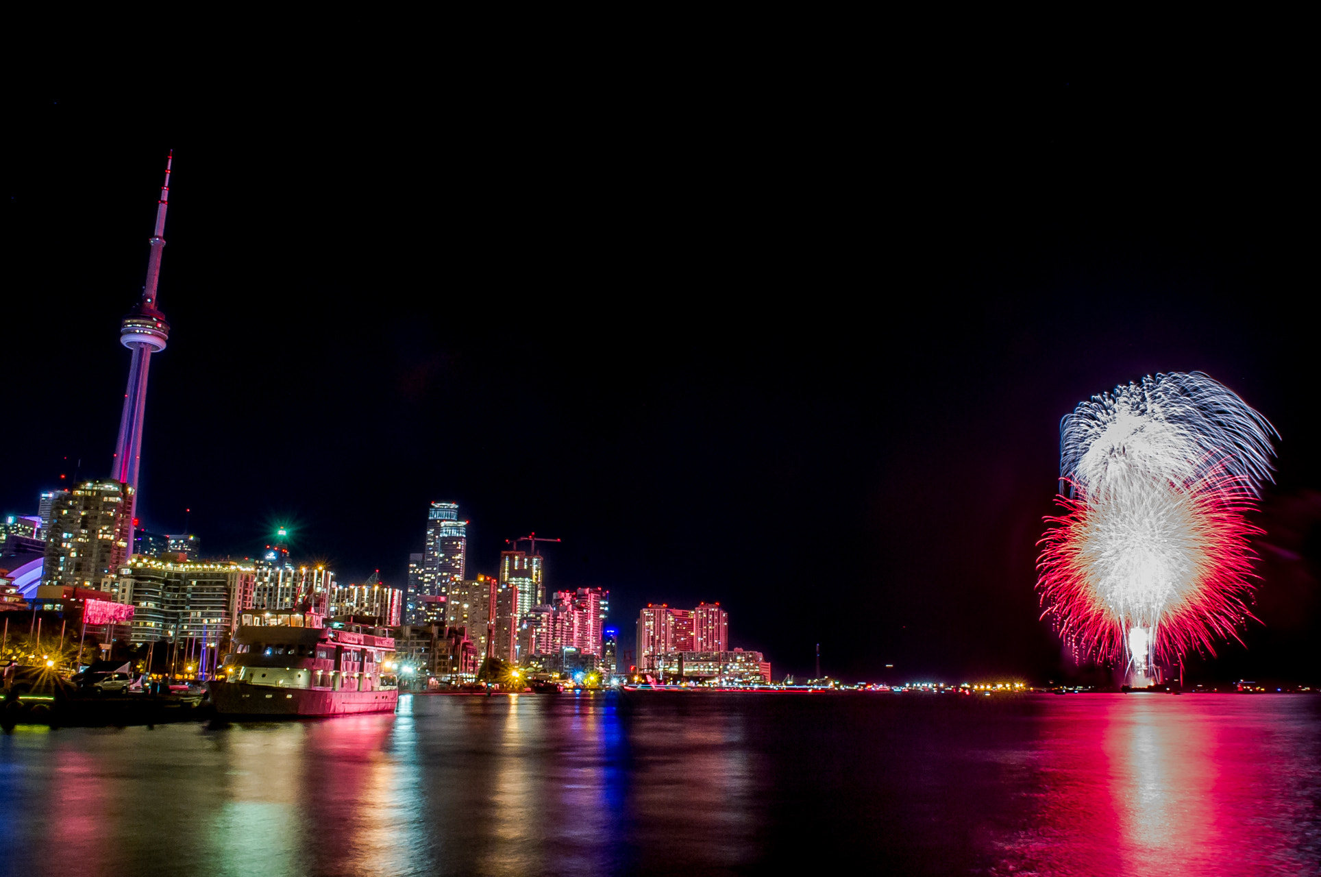 Nikon D3S sample photo. Canada day fireworks photography