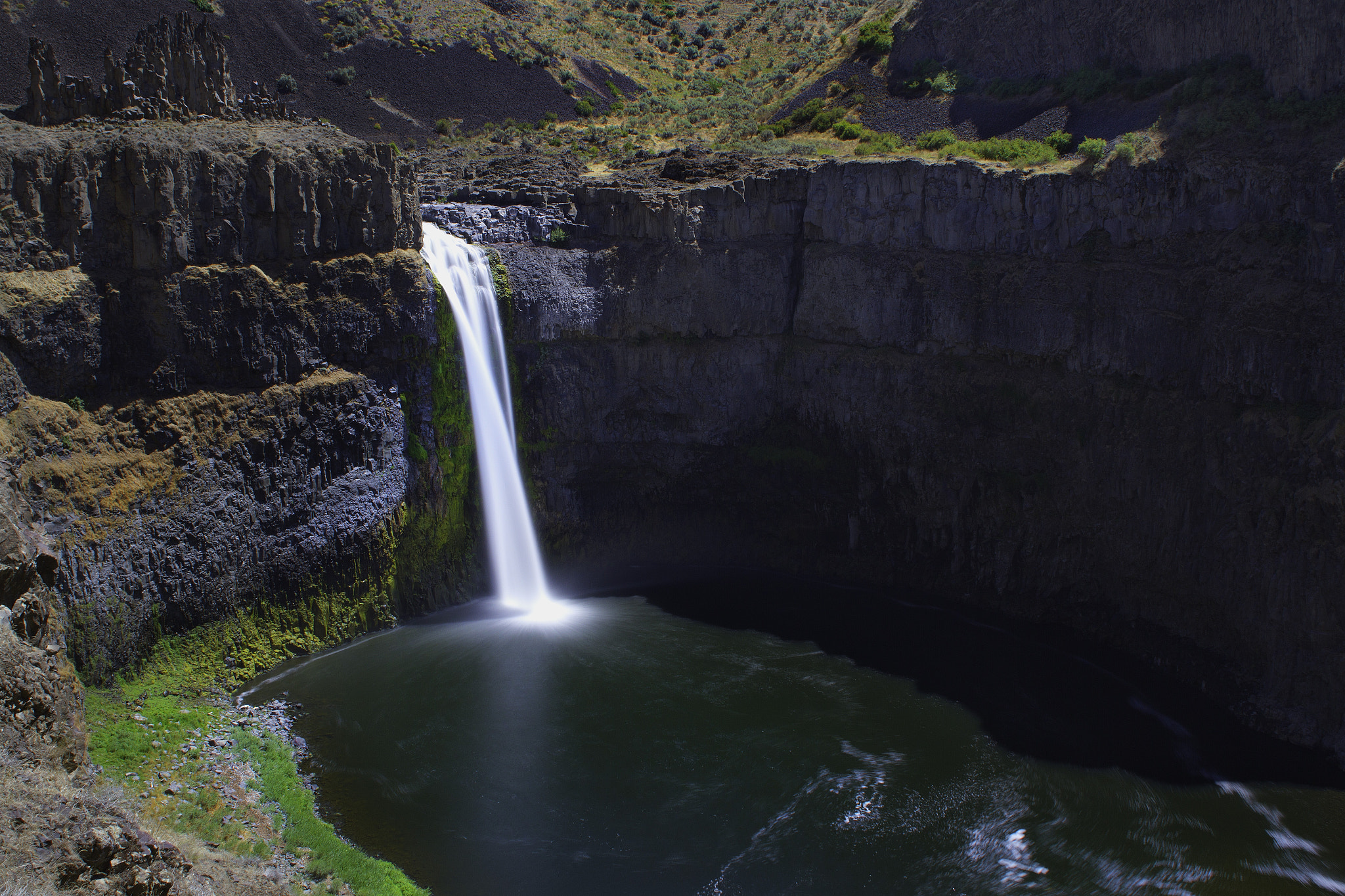 Canon EOS 7D + Canon EF 24mm F2.8 sample photo. Midday waterfall photography