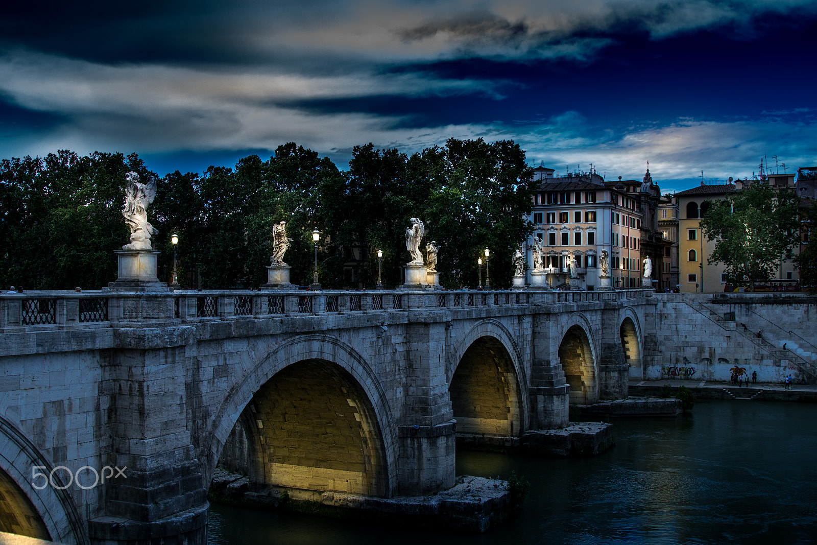 Canon EOS 1200D (EOS Rebel T5 / EOS Kiss X70 / EOS Hi) + Canon EF 24-105mm F4L IS USM sample photo. Bridge over tiber in moonlight photography