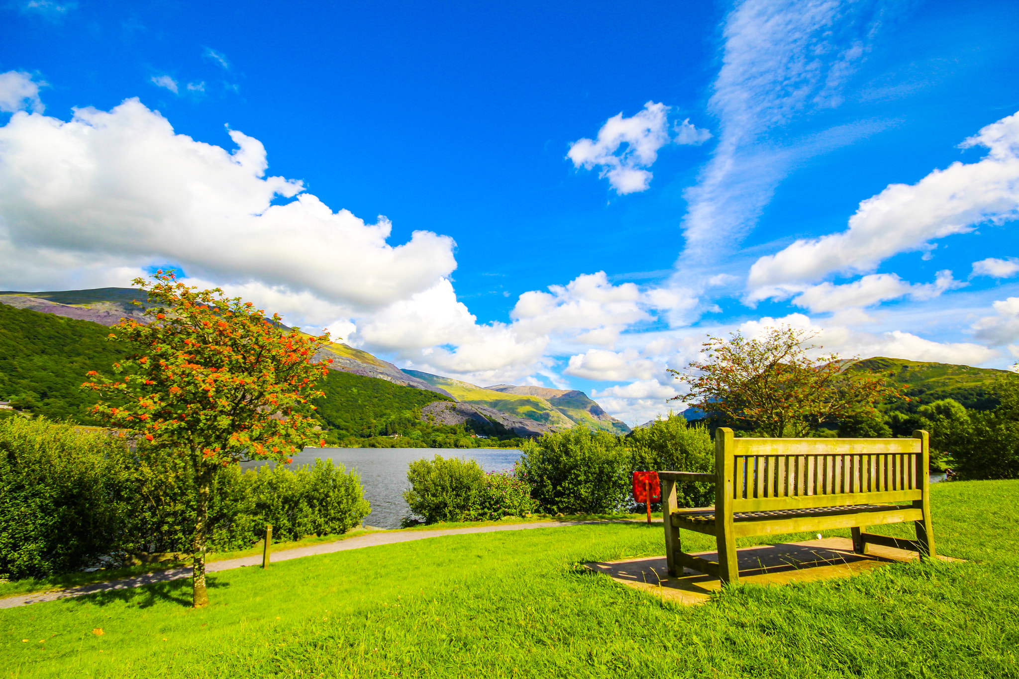 Canon EOS 1200D (EOS Rebel T5 / EOS Kiss X70 / EOS Hi) + Sigma 10-20mm F4-5.6 EX DC HSM sample photo. A bench with a view photography