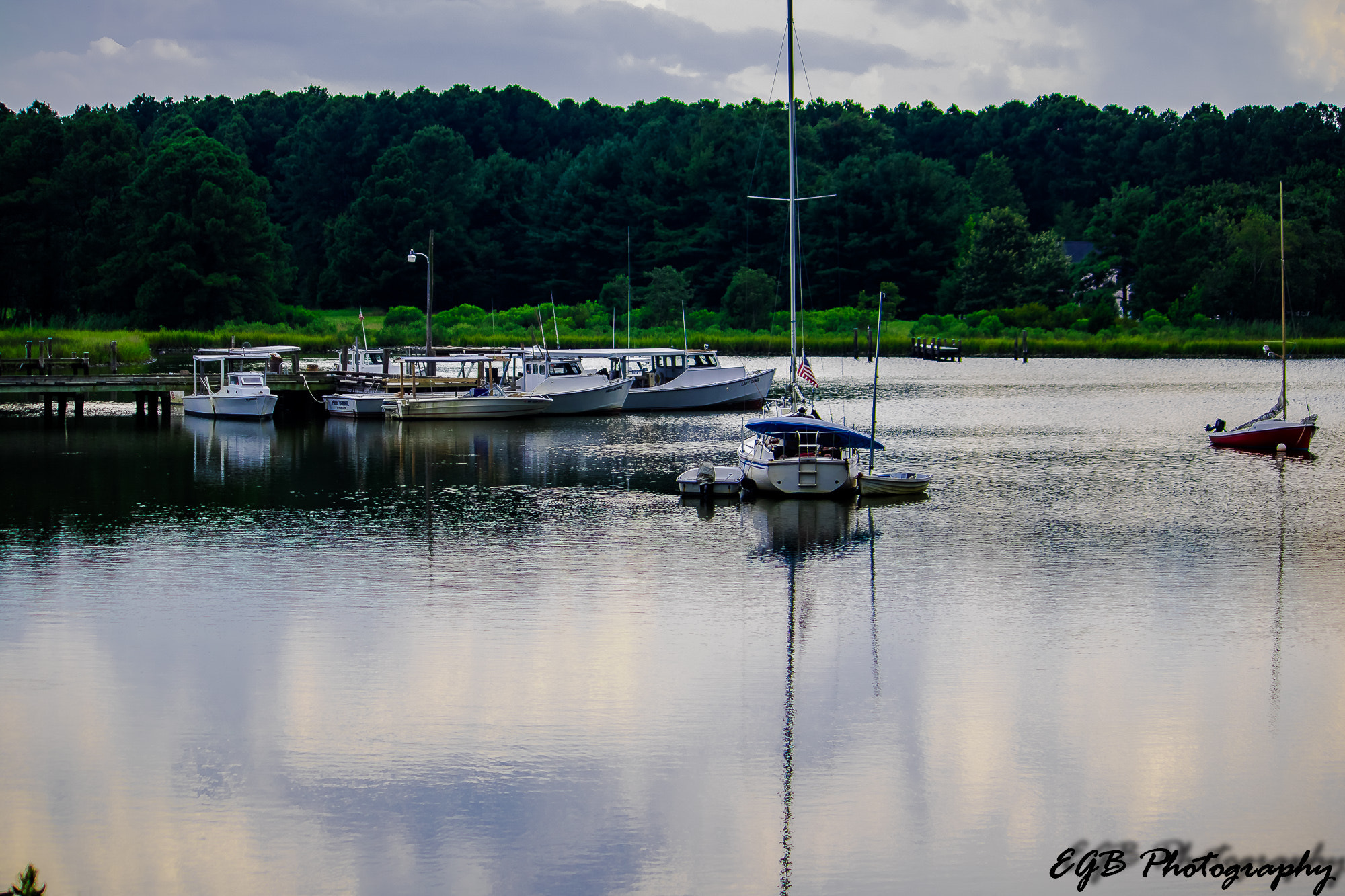 Canon EF-S 55-250mm F4-5.6 IS sample photo. Lazy day on the water photography