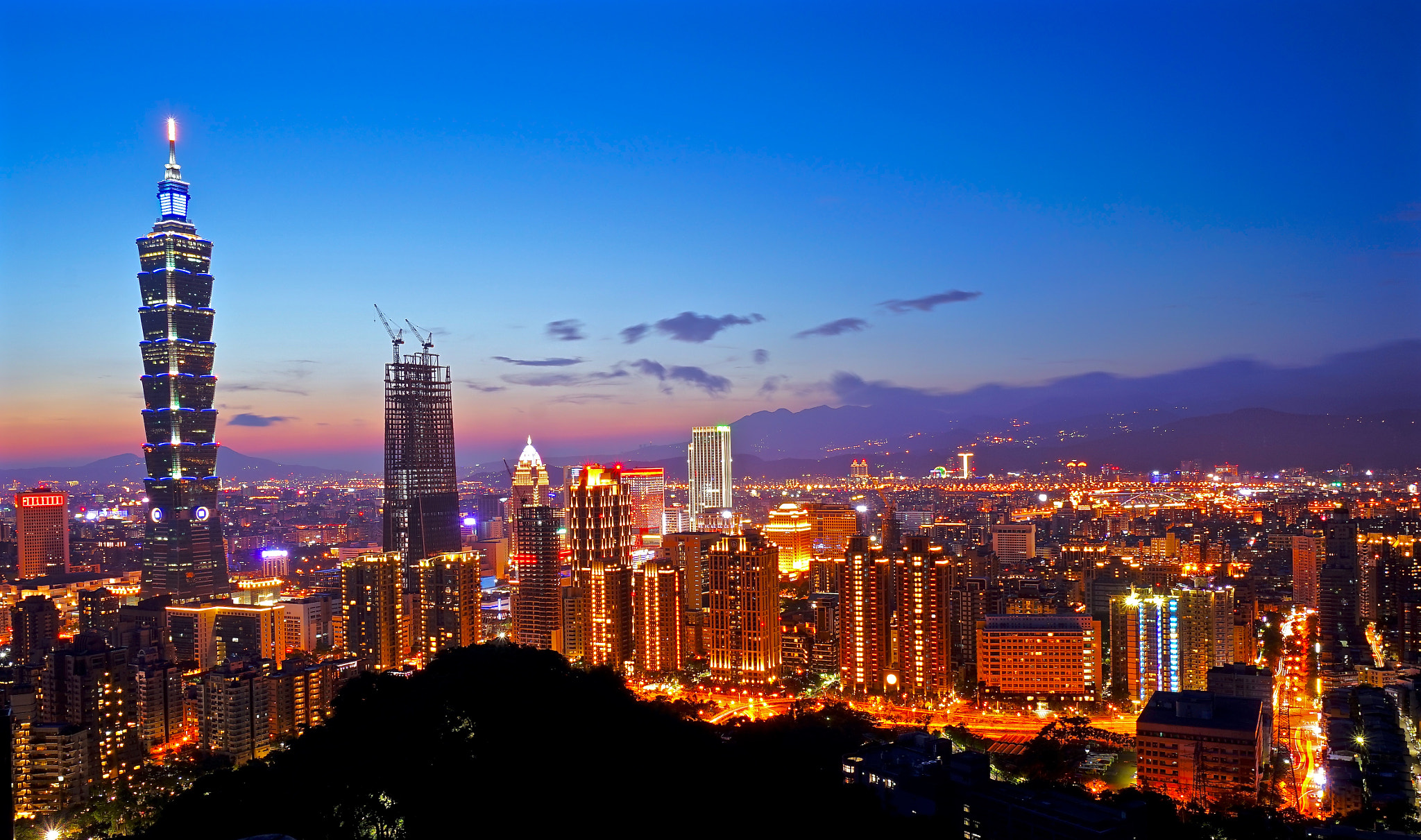 Sony a7R + Sony E 10-18mm F4 OSS sample photo. Elephant hill blue hour photography