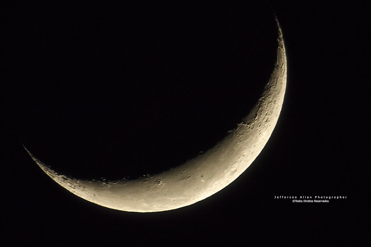 Canon EF 100-400mm F4.5-5.6L IS USM sample photo. Moon photography