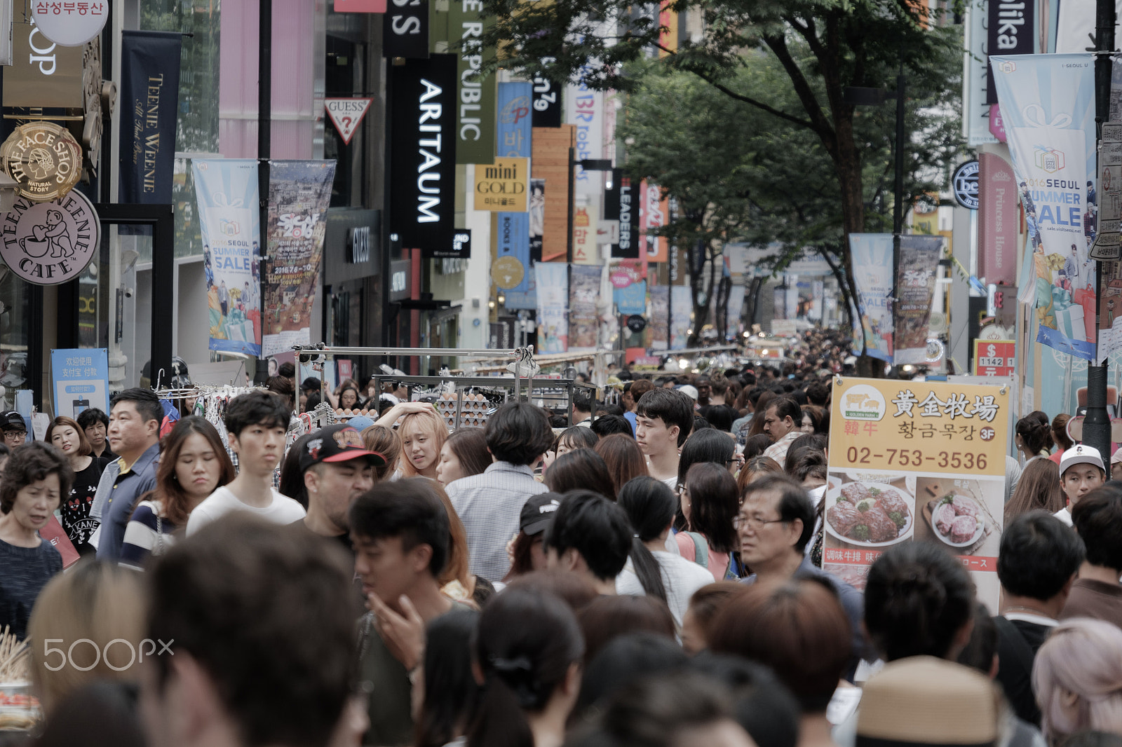 Fujifilm X-A2 + Fujifilm XF 18-135mm F3.5-5.6 R LM OIS WR sample photo. People in myeong dong photography