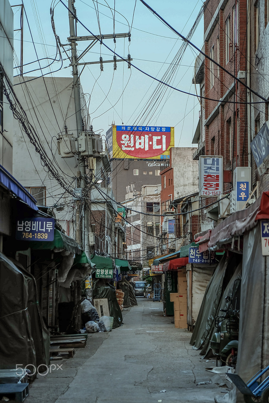 Fujifilm X-A2 + Fujifilm XF 18-55mm F2.8-4 R LM OIS sample photo. Old street in dongdaemun photography